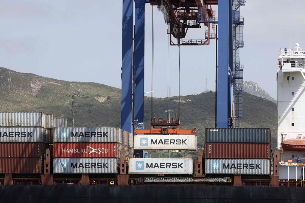 Containers are loaded onto a ship at the Tanger Med port in the northern Moroccan city of Tangiers, Morocco, July 10, 2025. /VCG