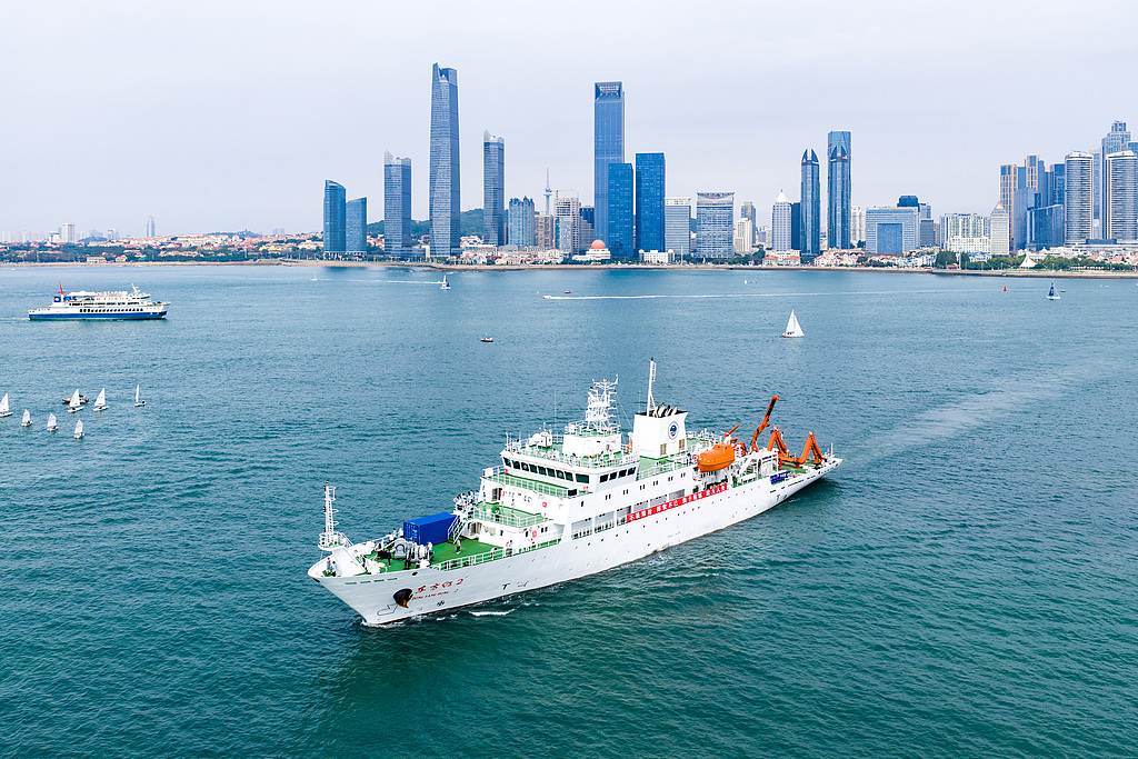 The research vessel Dong Fang Hong 2 departs for a joint marine survey and training program from Qingdao, Shandong Province, China, August 29, 2026. /VCG