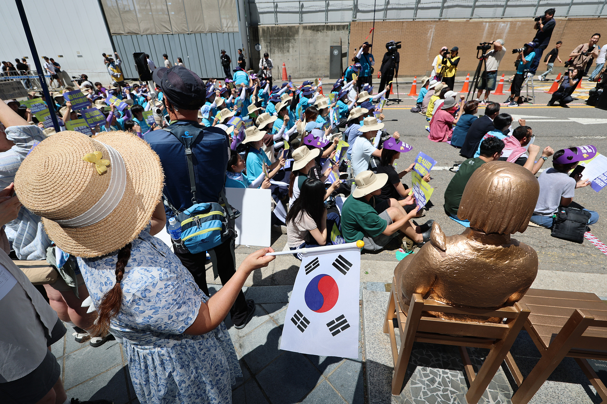 A protest rally against the Japanese military's use of sexual slavery during the WWII is held near the former site of the Japanese Embassy in Seoul, Republic of Korea, August 12, 2026. /CFP