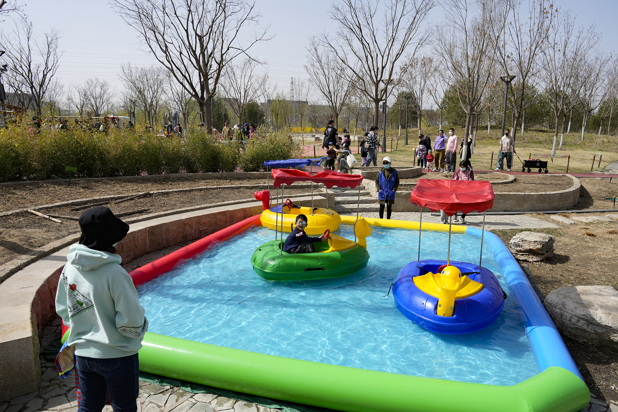 A park play area offers outdoor recreation just steps from residential communities, demonstrating how access to nearby green space supports physical activity and family wellbeing within a short walk from home. /VCG