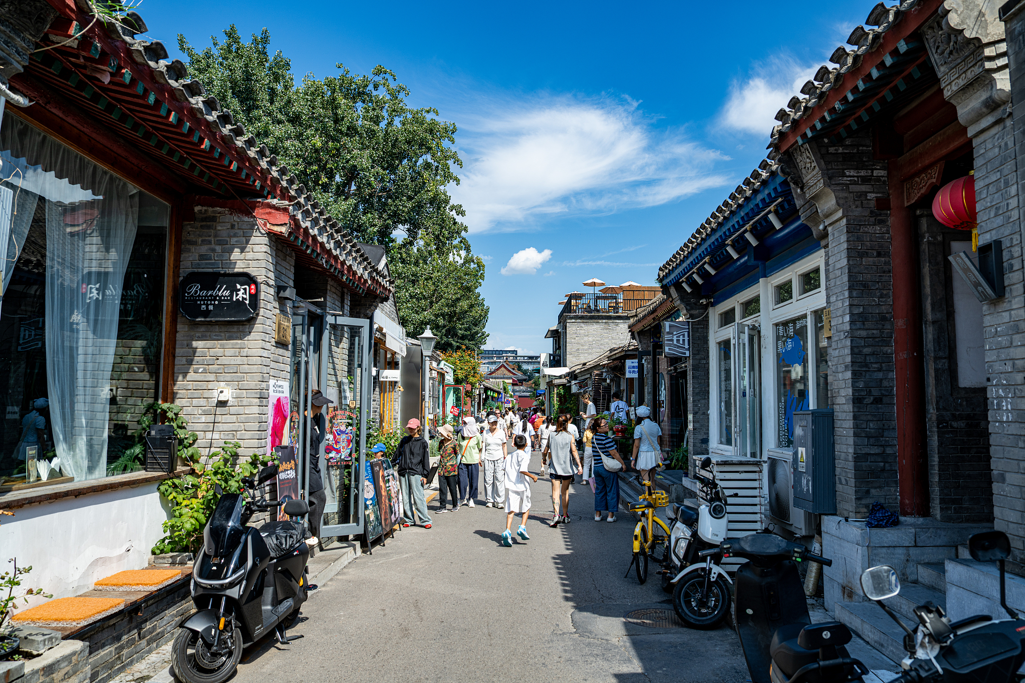 A morning stroll through Beijing's historic Wudaoying Hutong, where pedestrian-friendly streets connect residents and visitors to local eateries, breakfast spots and neighborhood businesses within a few steps. /VCG