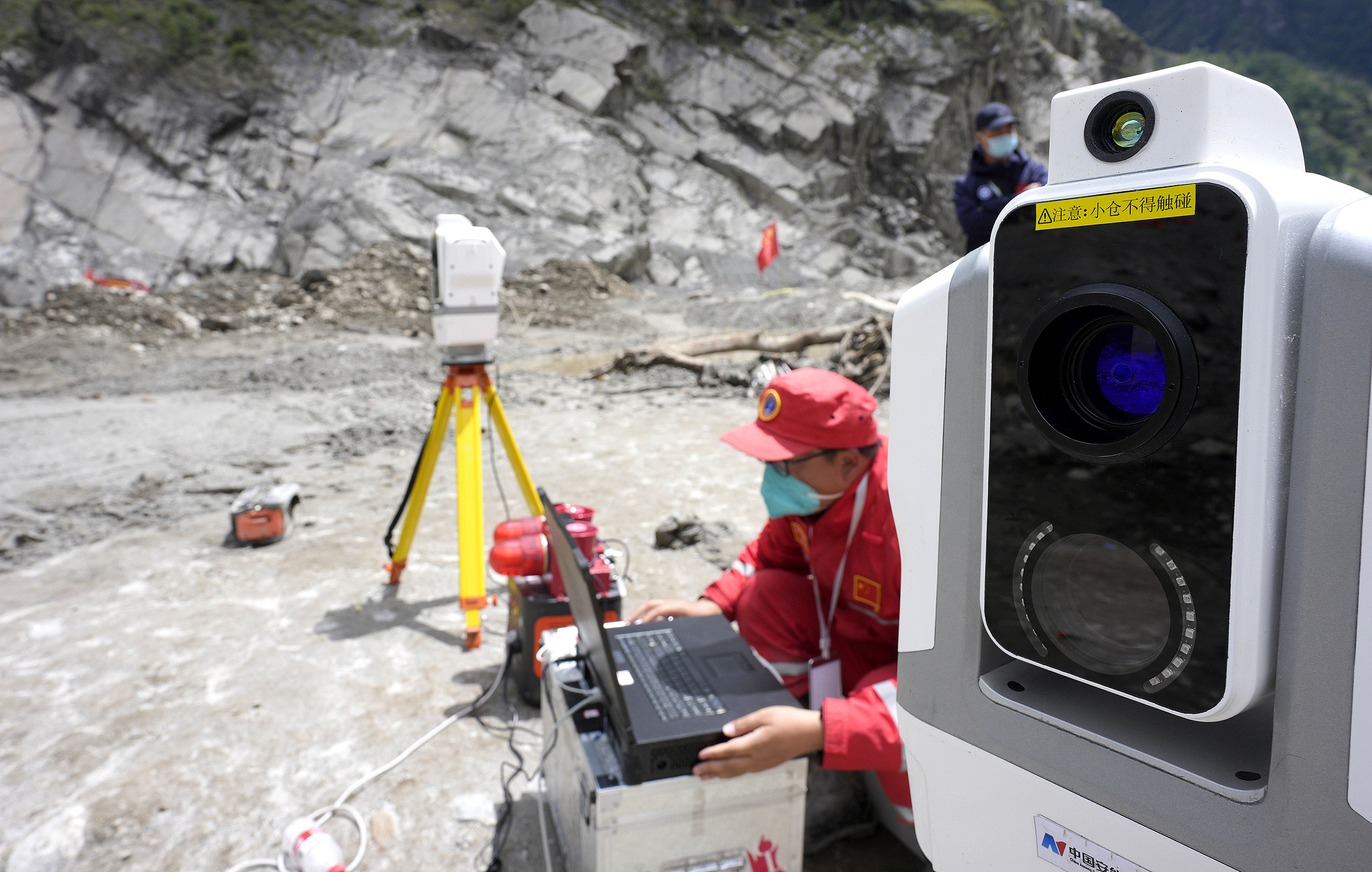 An operator uses a laser video AI monitoring device at a rescue site in Xigaze, southwest China's Xizang Autonomous Region, September 3, 2026. /VCG