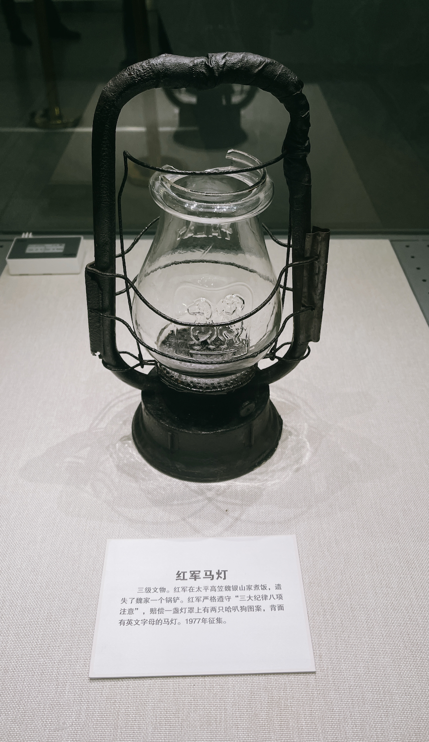 After accidentally losing a spatula while cooking at a local home, Red Army soldiers compensated the family with this hurricane lantern. /CGTN
