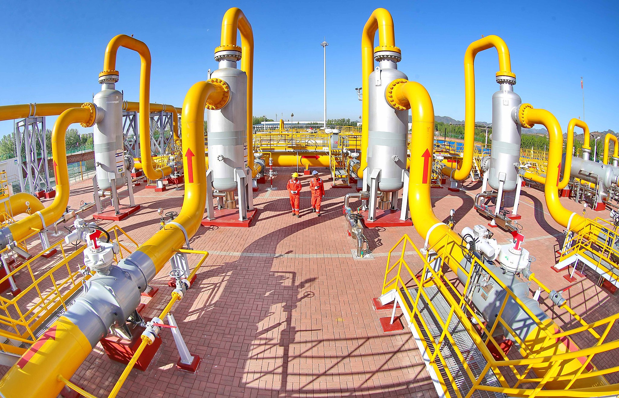 Technicians conduct inspections of equipment and facilities on the China-Russia east-route natural gas pipeline in Qinhuangdao City, Hebei Province, China, May 1, 2024. /VCG