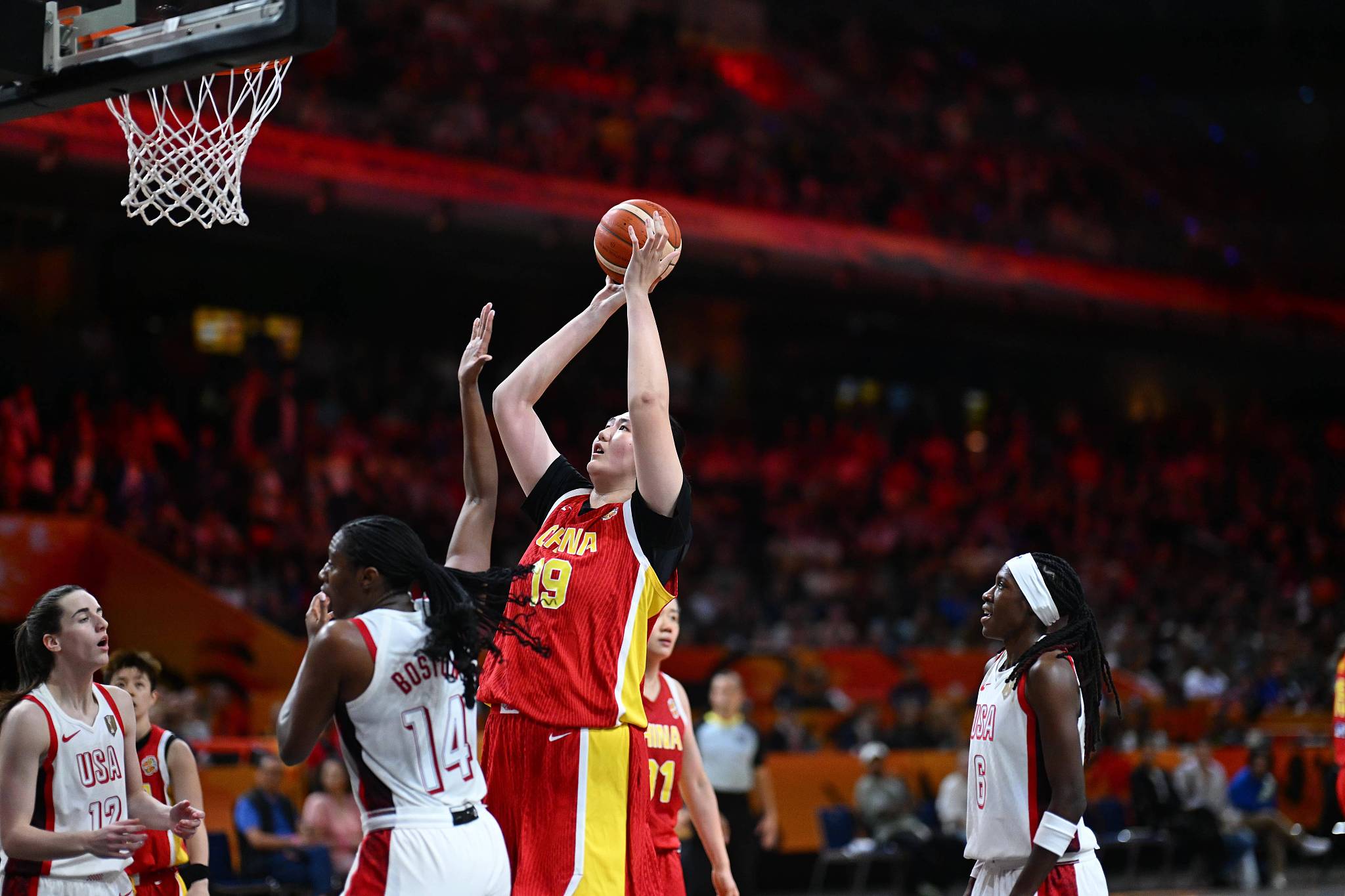 China's Zhang Ziyu (#19) shoots in the Group D game against the USA at the FIBA Women's Basketball World Cup in Berlin, Germany, September 4, 2026. /VCG
