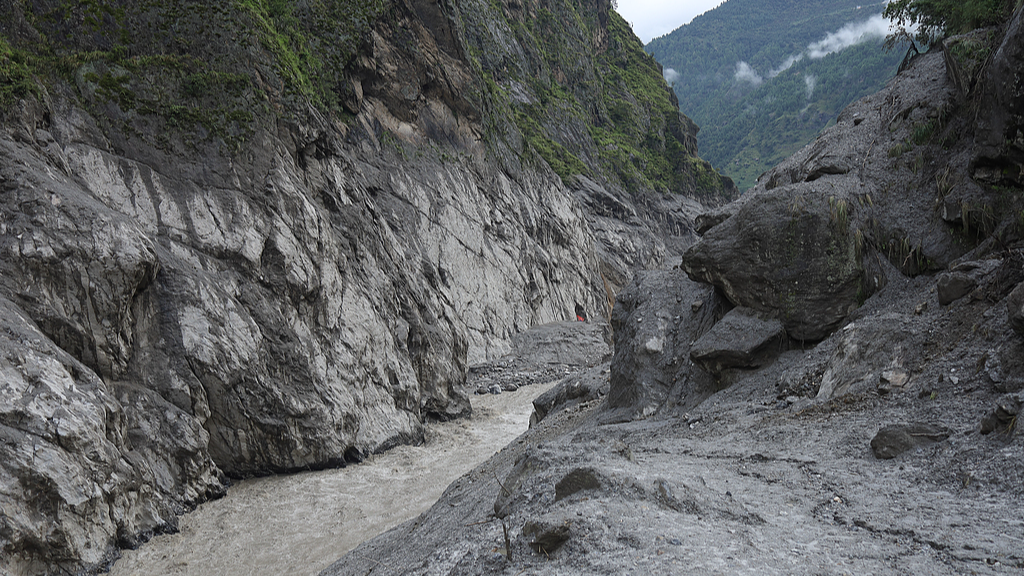 Normal water flow of previous barrier lake remains stable in Gyirong County, southwest China's Xizang Autonomous Region, September 5, 2026. /VCG 