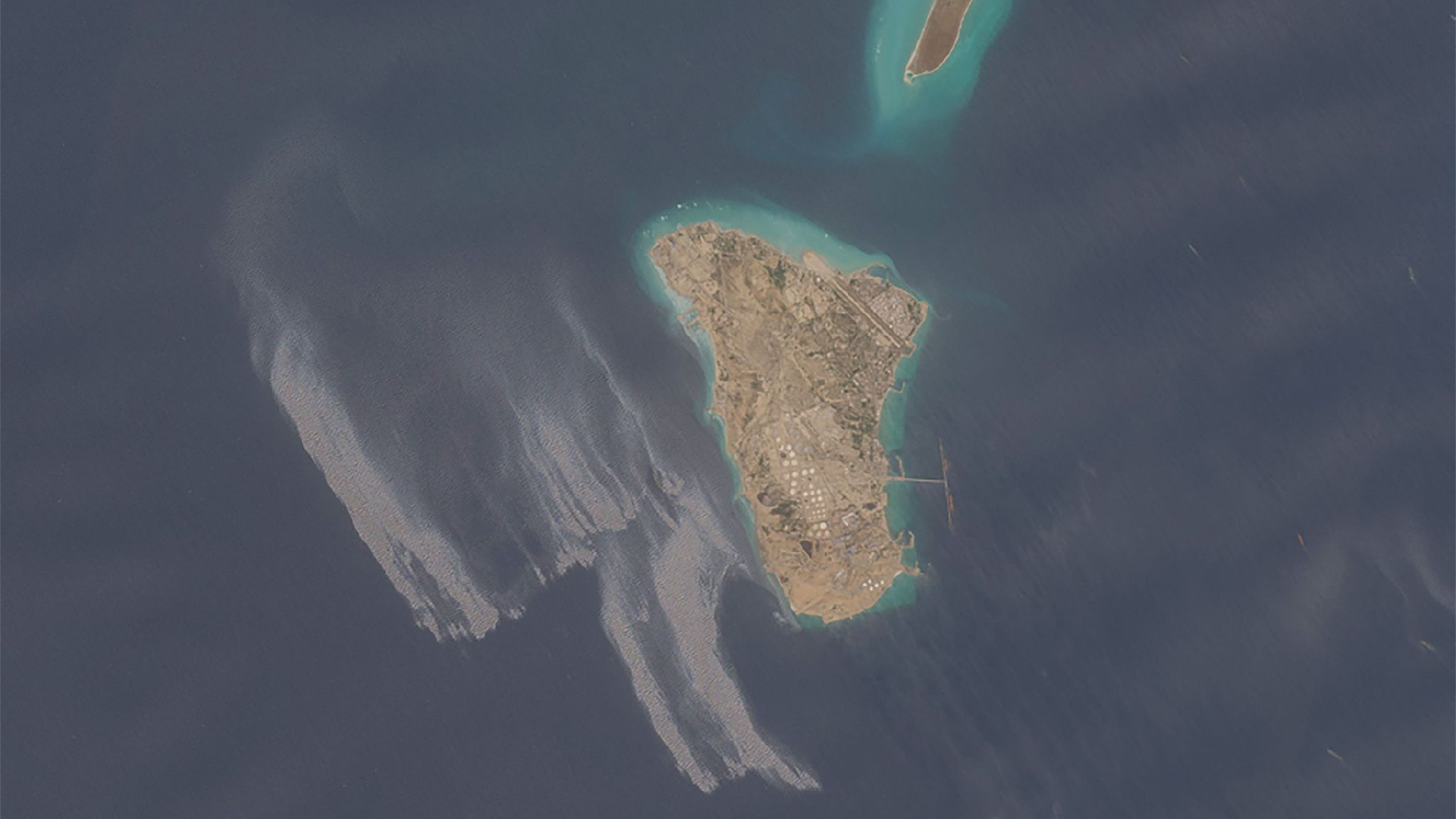 Iranian oil tanker hit in US missile attack near Kharg Island thumbnail