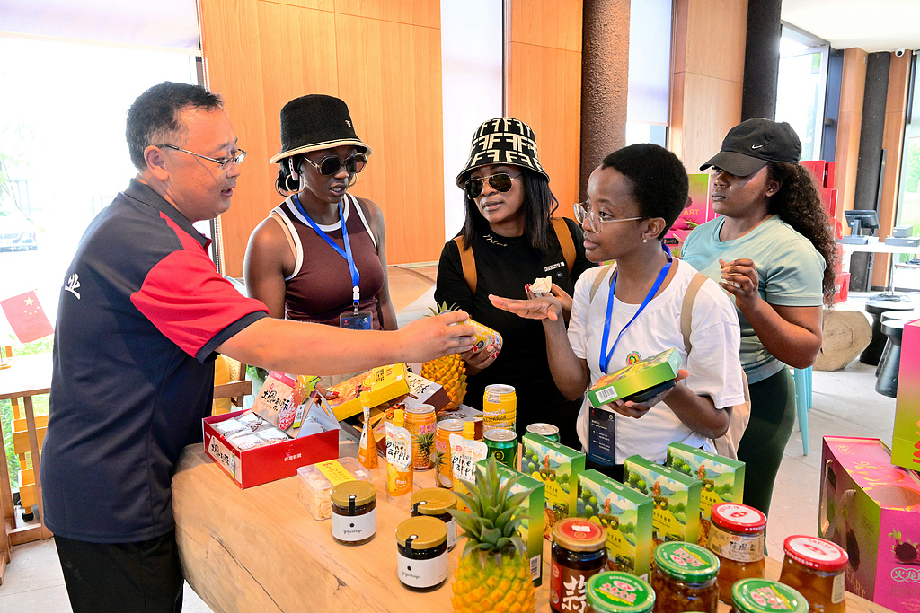 African scholars learn about processed specialty fruit products on display at an agricultural science and technology industrial park in Zhangzhou, southeast China's Fujian Province, May 23, 2026. /VCG