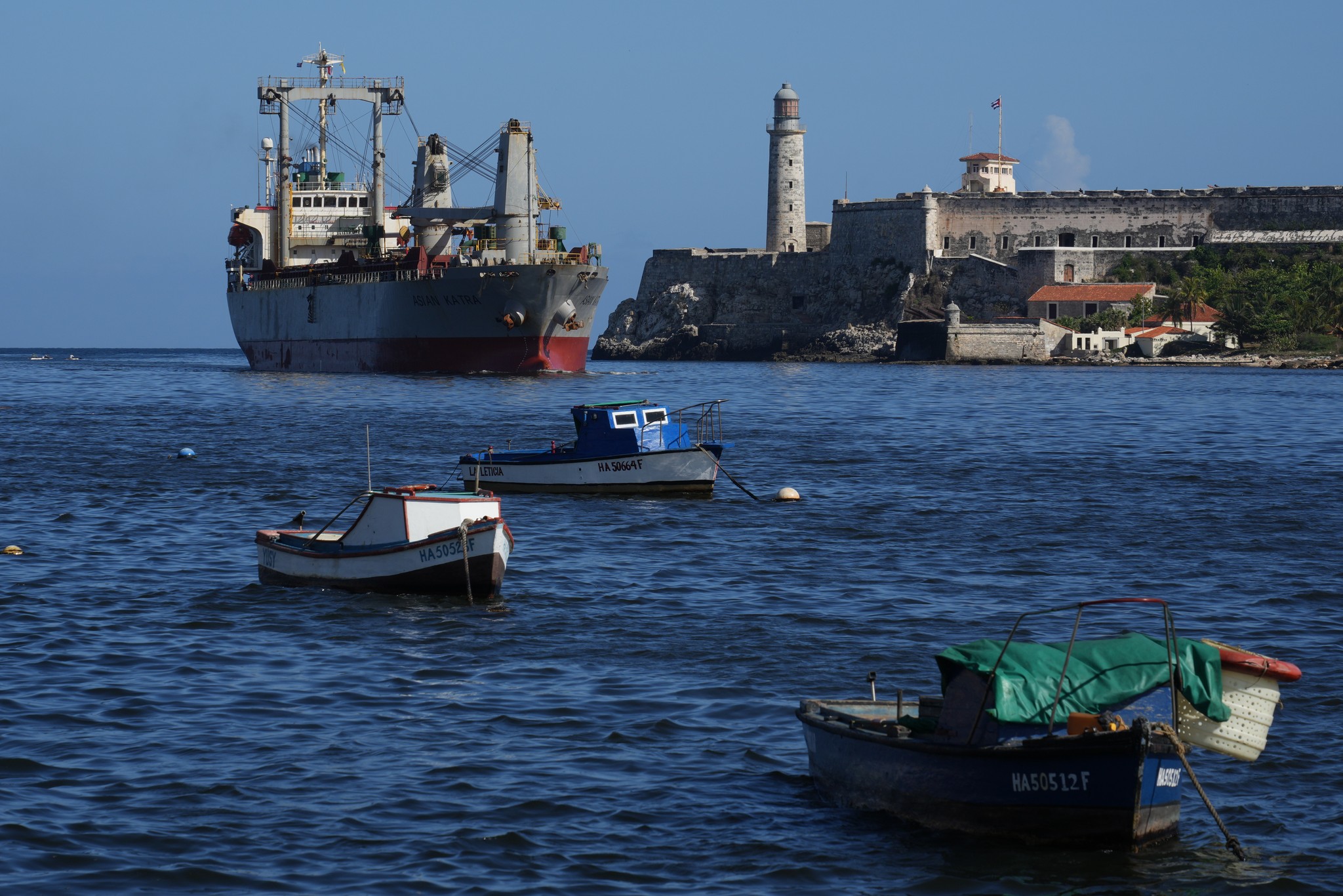The Asian Katra cargo ship, top left, arrives in Havana Bay with humanitarian aid from Mexico in Havana, Cuba, May 18, 2026. /VCG