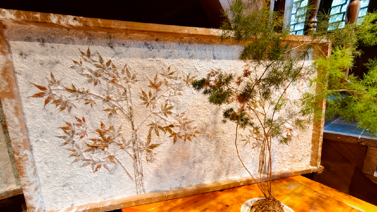 時を閉じ込めた花々：花草紙の芸術
