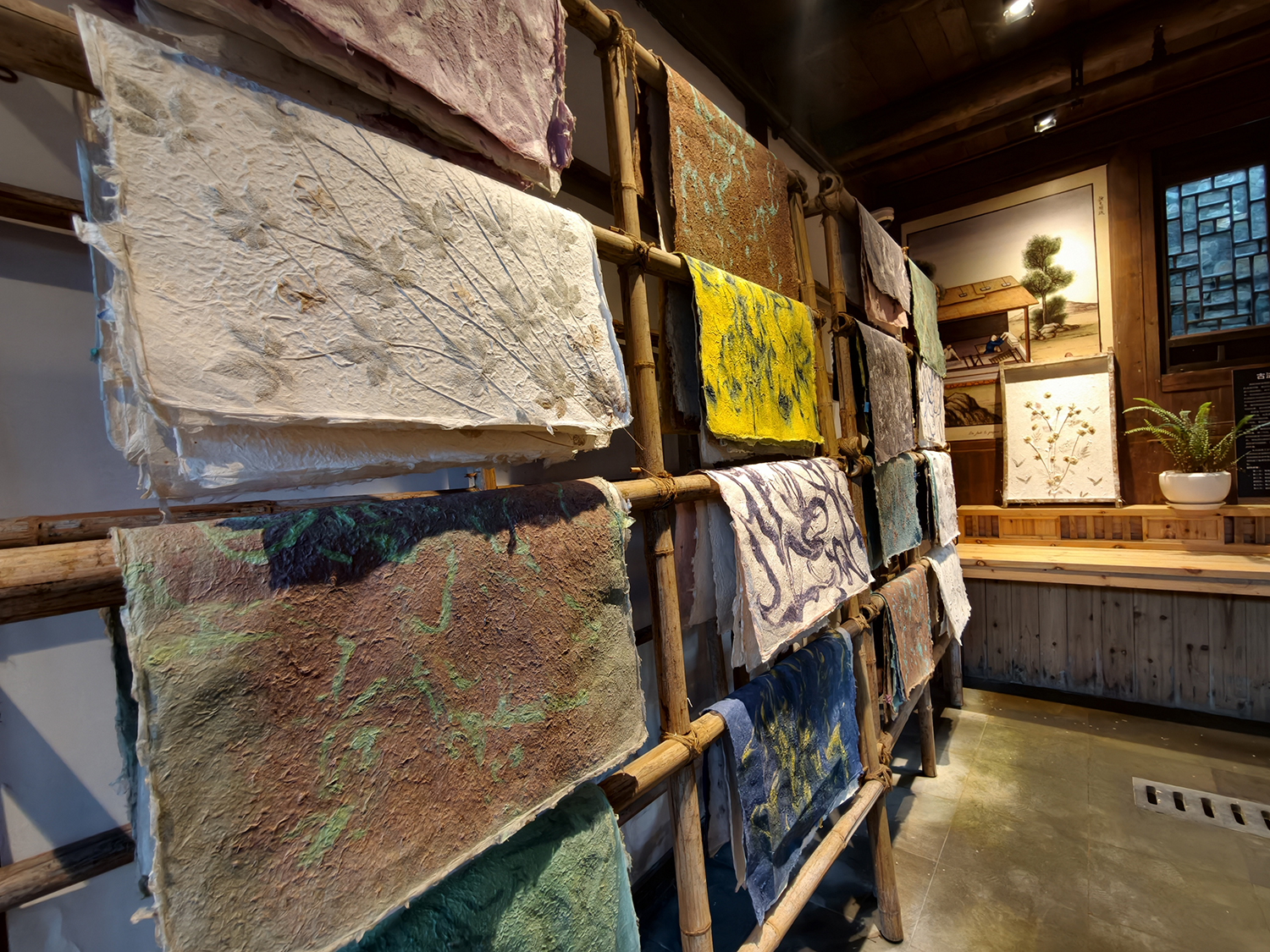 Flowers trapped in time: The art of Huacao Paper