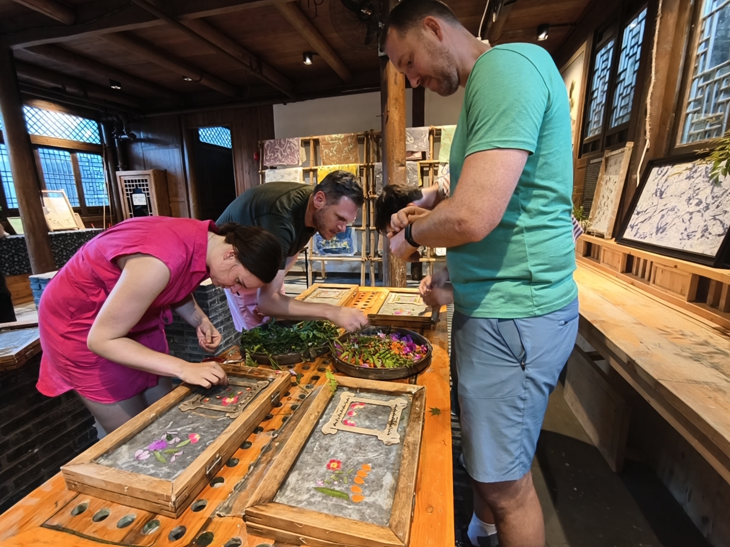 Flowers trapped in time: The art of Huacao Paper