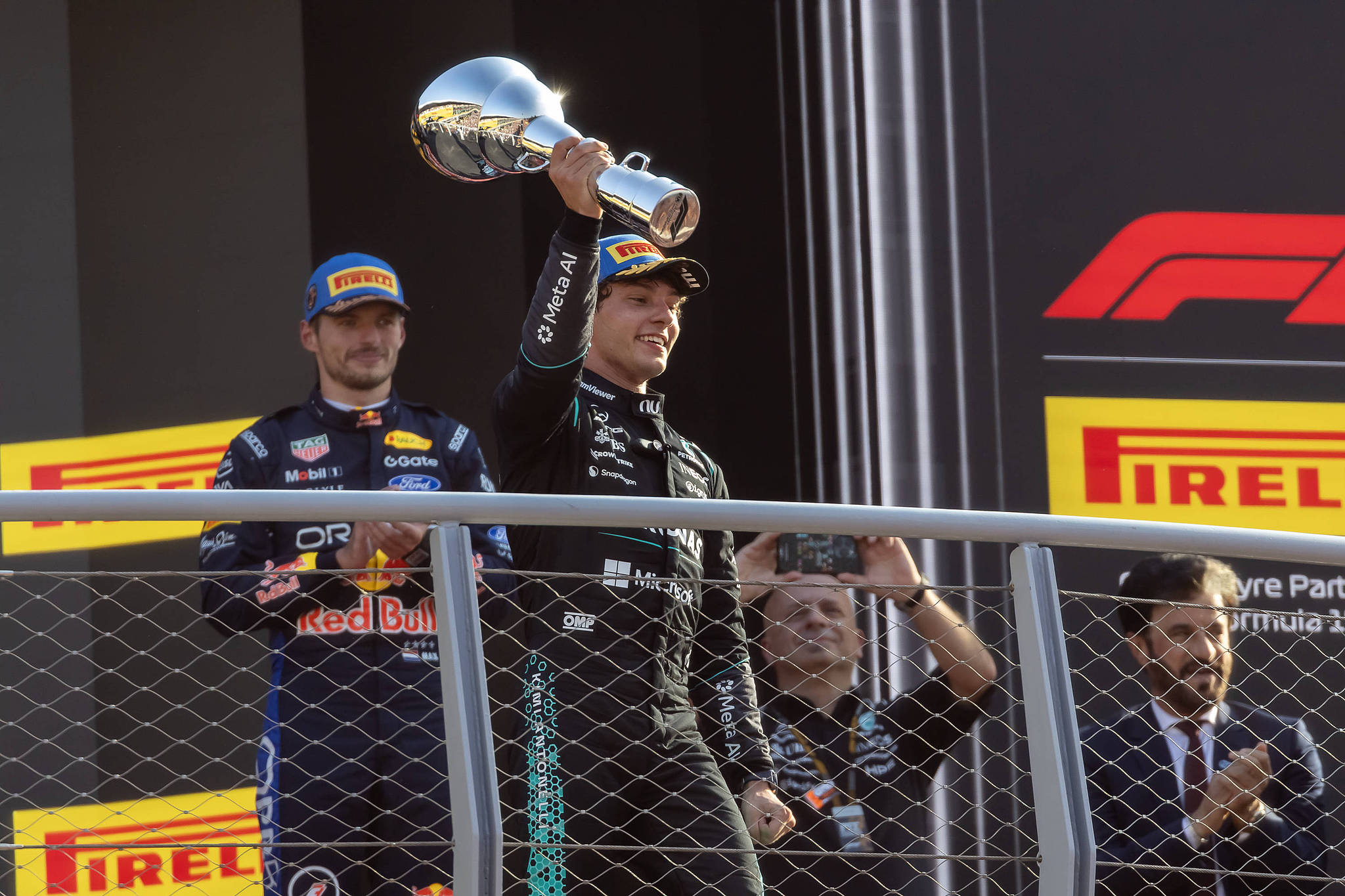 Mercedes driver Kimi Antonelli shows off his trophy on the podium after winning the Formula 1 Italian Grand Prix in Monza, Italy, September 6, 2026. /VCG