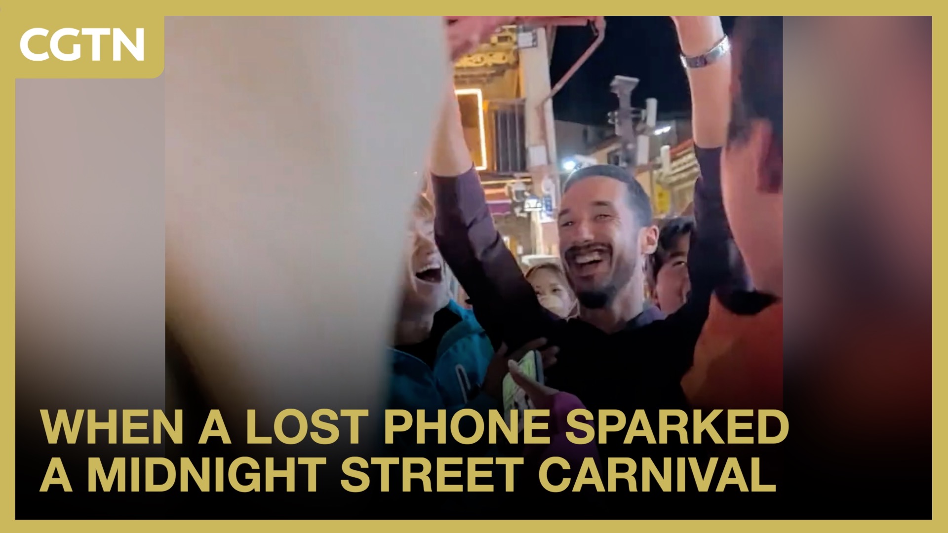 When a lost phone sparked a midnight street carnival