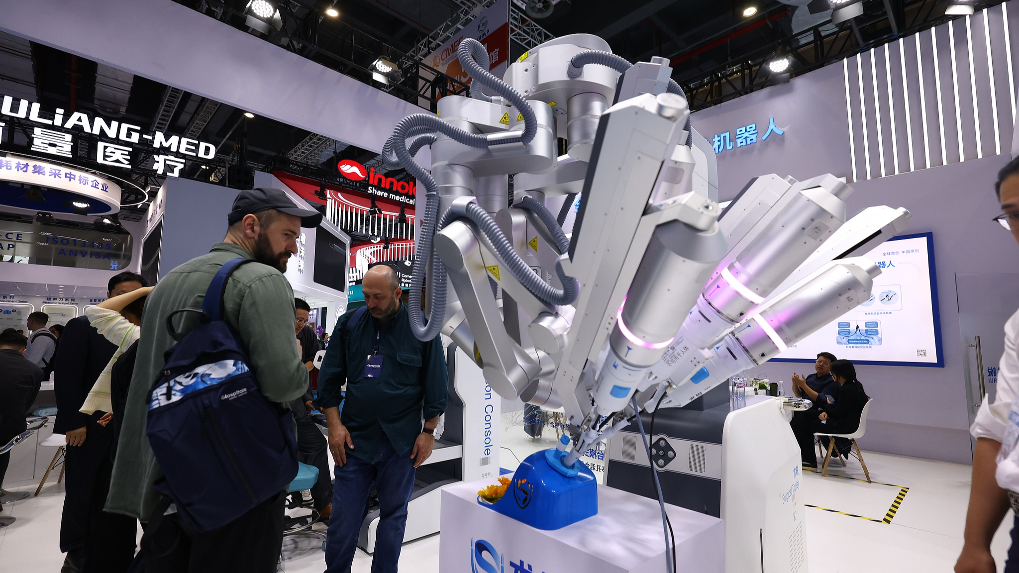 A surgical robot developed by Surgerii Robotics is exhibited at the 93rd China International Medical Equipment Fair (CMEF) in Shanghai, China, April 9, 2026. /VCG