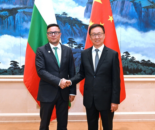 Chinese Vice President Han Zheng (R) meets with Bulgarian Deputy Prime Minister Alexander Poulev, Xiamen, southeast China's Fujian Province, September 7, 2026. /Xinhua