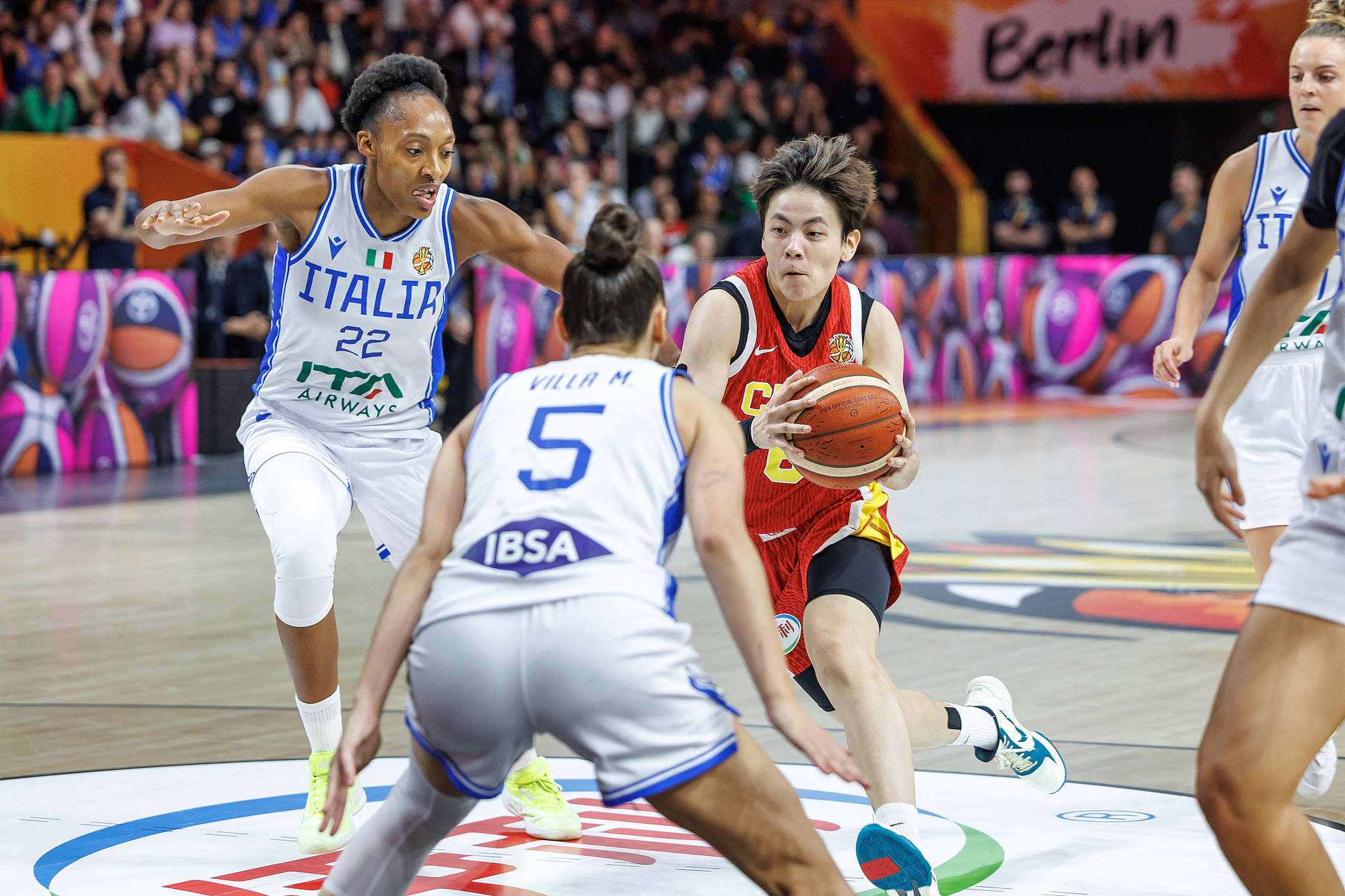 China's Yang Shuyu (#6) attacks in the Group D game against Italy at the FIBA Women's Basketball World Cup in Berlin, Germany, September 7, 2026. /VCG