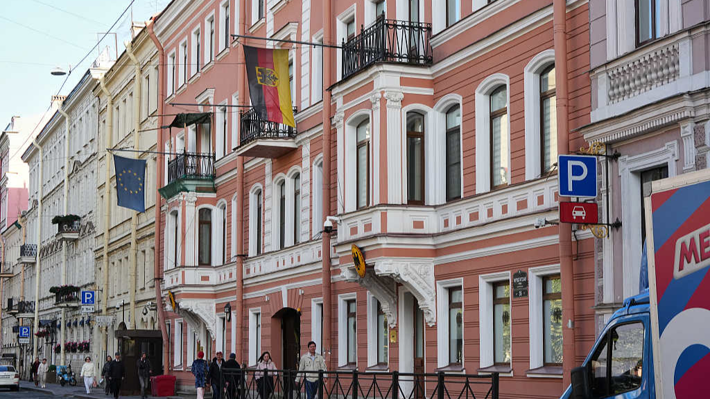 Pedestrians walk along a street at the German Consulate General building in St. Petersburg, Russia, September 7, 2026. /VCG