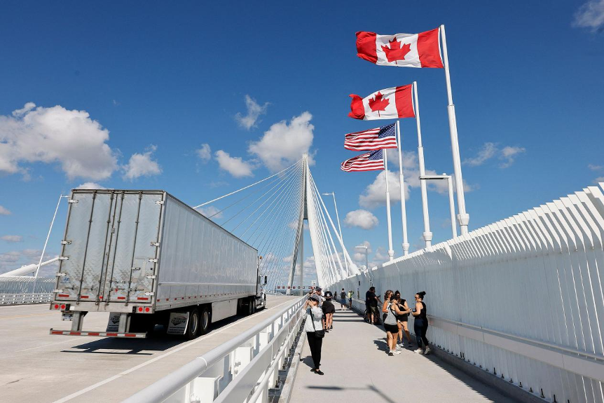 A truck passes through the Gordie Howe International Bridge, which connects Windsor, Ontario, with Detroit, Michigan, in the United States, August 22, 2026. /VCG