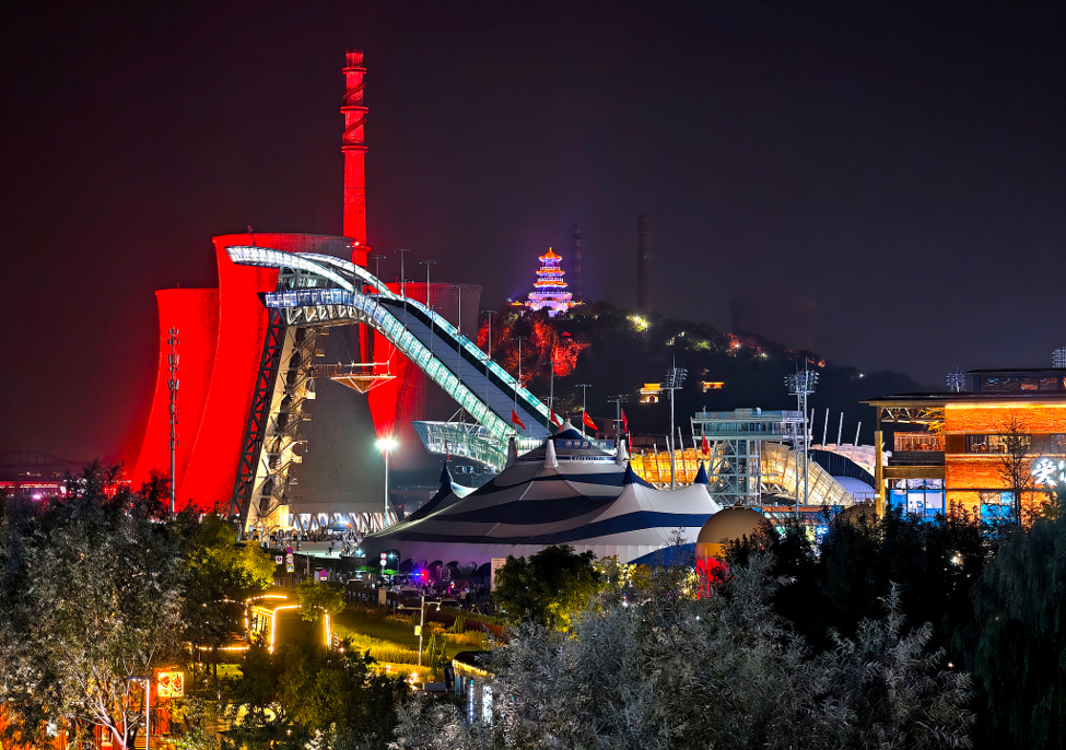 A naked-eye 3D light show was staged at Shougang Park in Beijing to welcome the CIFTIS, September 6, 2026. /CFP