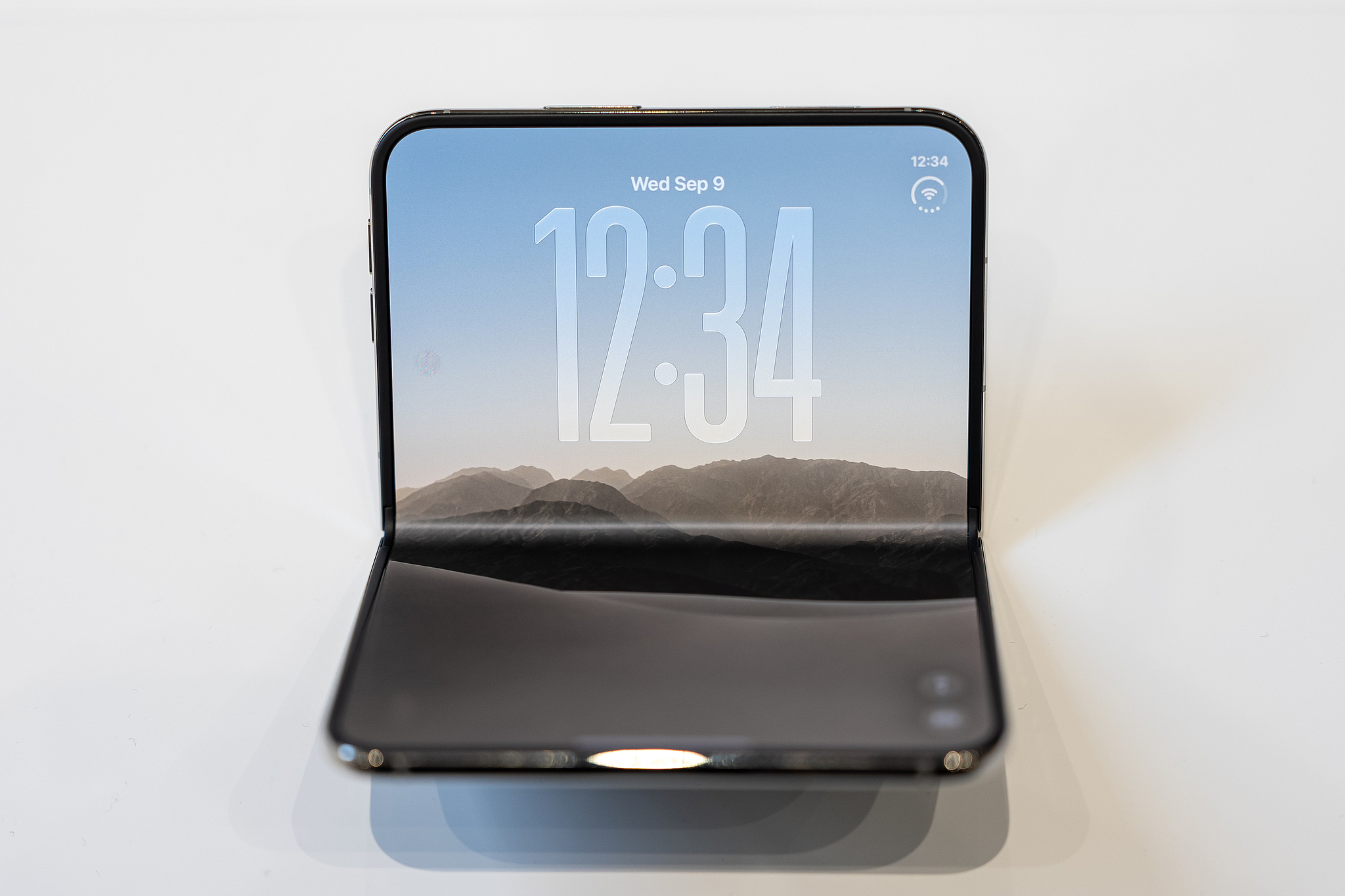 An Apple iPhone Duo foldable smartphone during a product unveiling event at Apple Park in Cupertino, California, US, September 9, 2026. /VCG