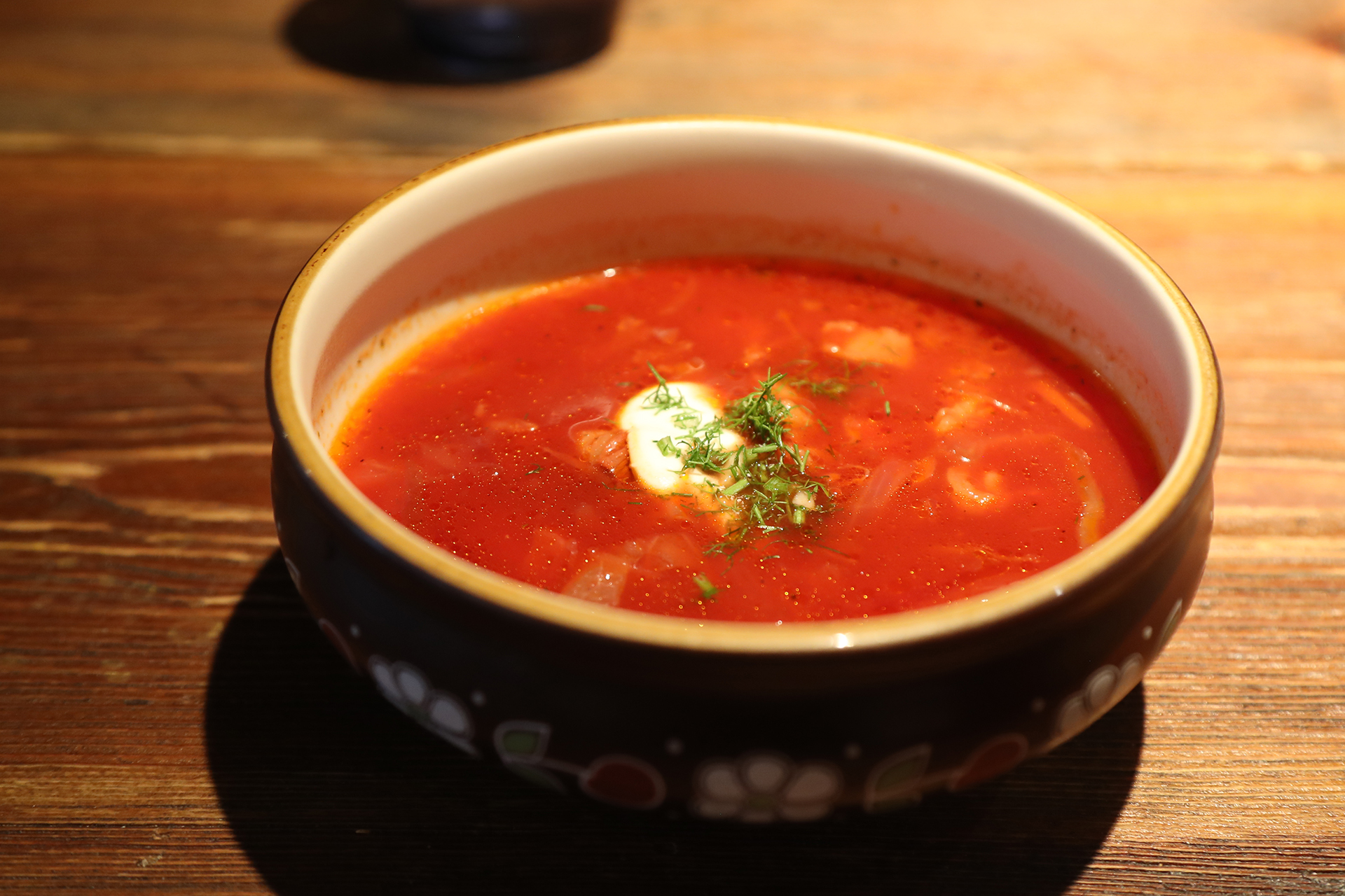 A bowl of borscht is served at a Russian restaurant in Hulunbuir, Inner Mongolia. /CGTN