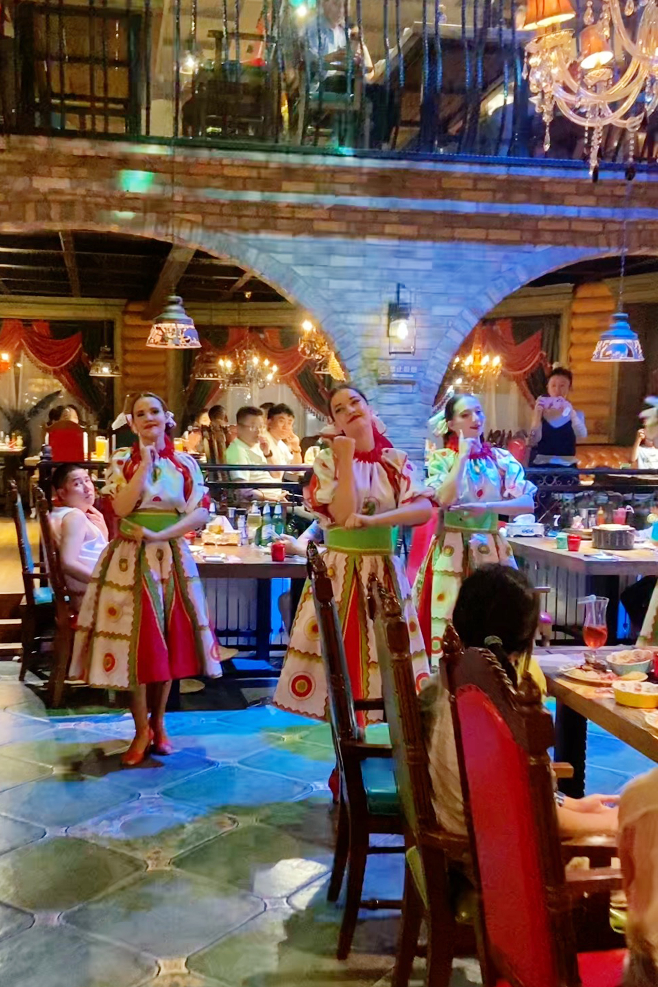 Dancers perform at a Russian restaurant in Hulunbuir, Inner Mongolia. /CGTN