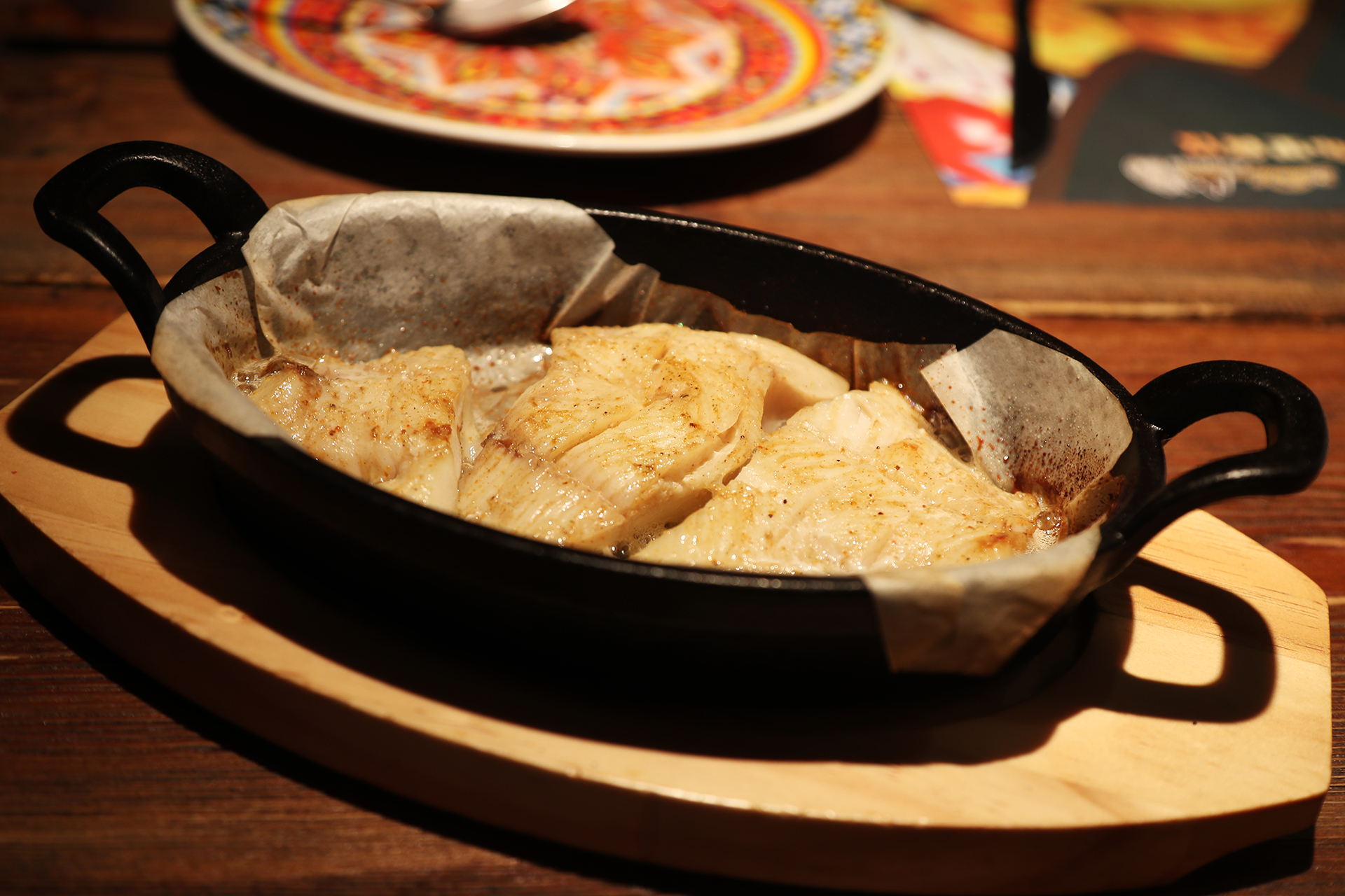 A fish dish is served at a Russian restaurant in Hulunbuir, Inner Mongolia. /CGTN