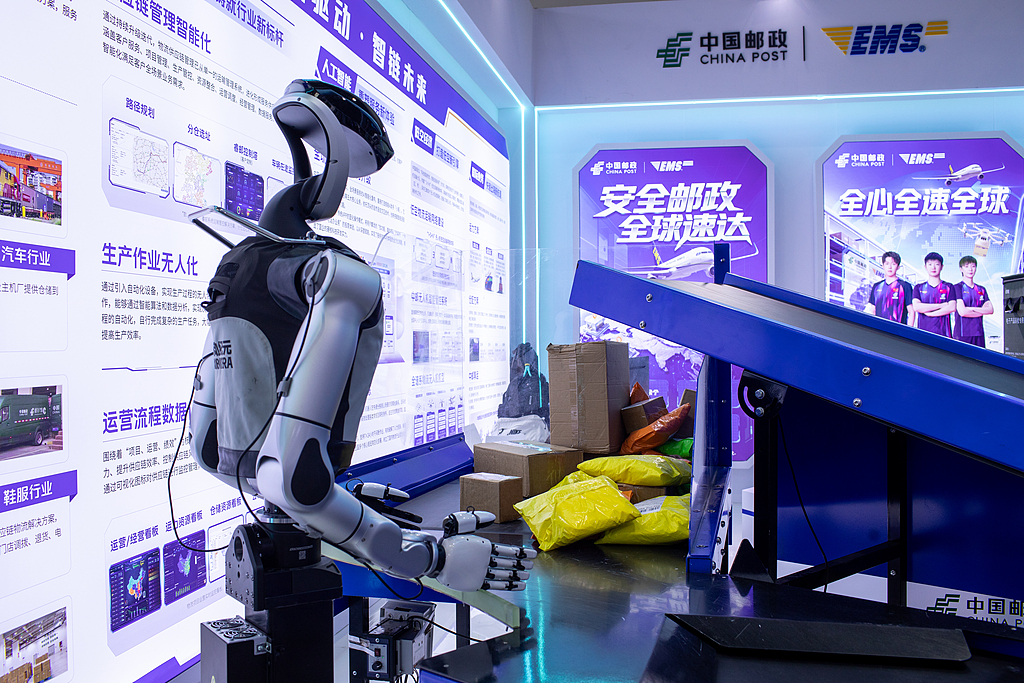 A humanoid robot demonstrates intelligent sorting capabilities at the China Post EMS exhibition area of the China International Fair for Trade in Services in Beijing, September 9, 2026. /VCG
