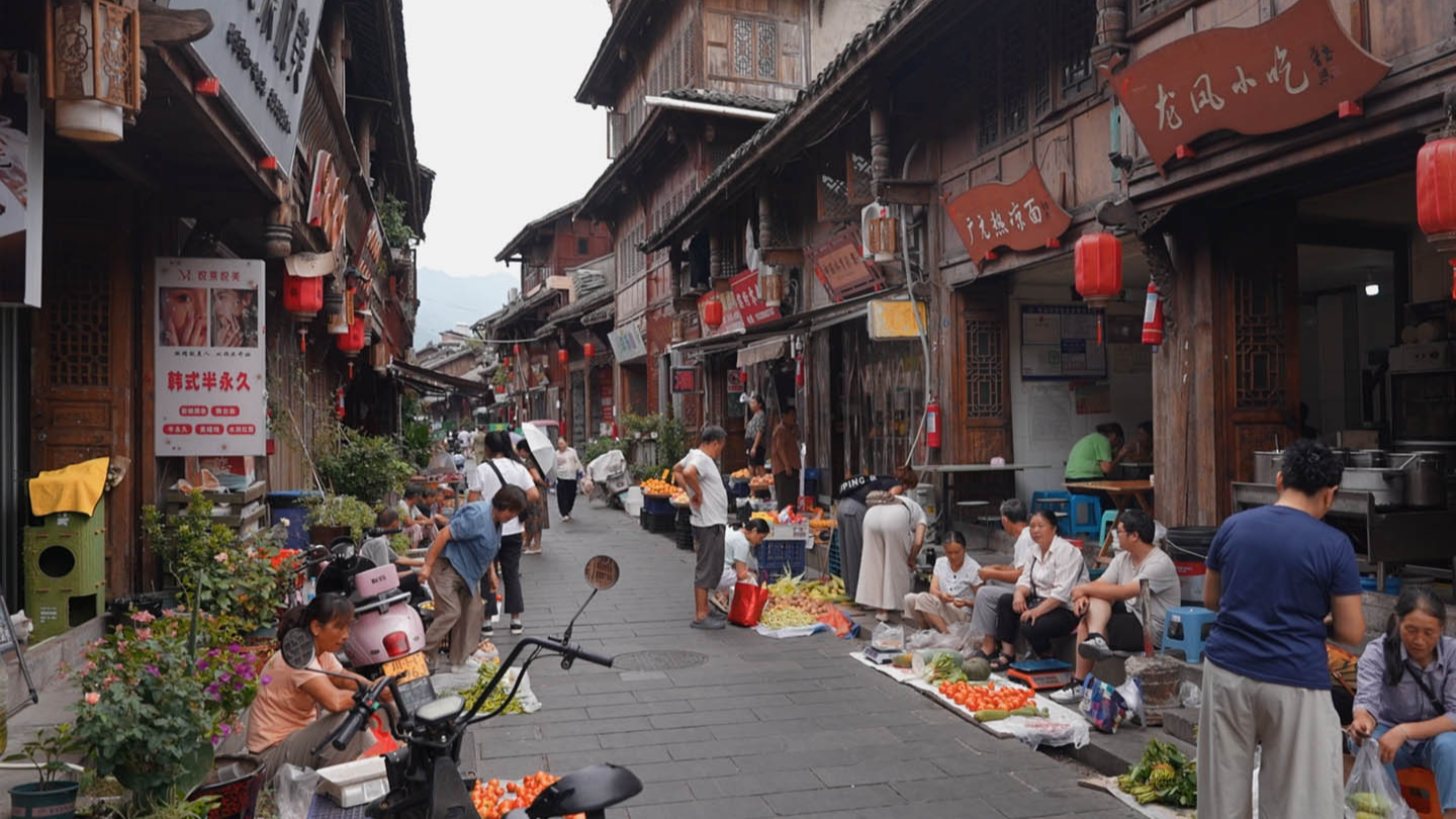 Red Army heritage old town: A living fossil on stone streets