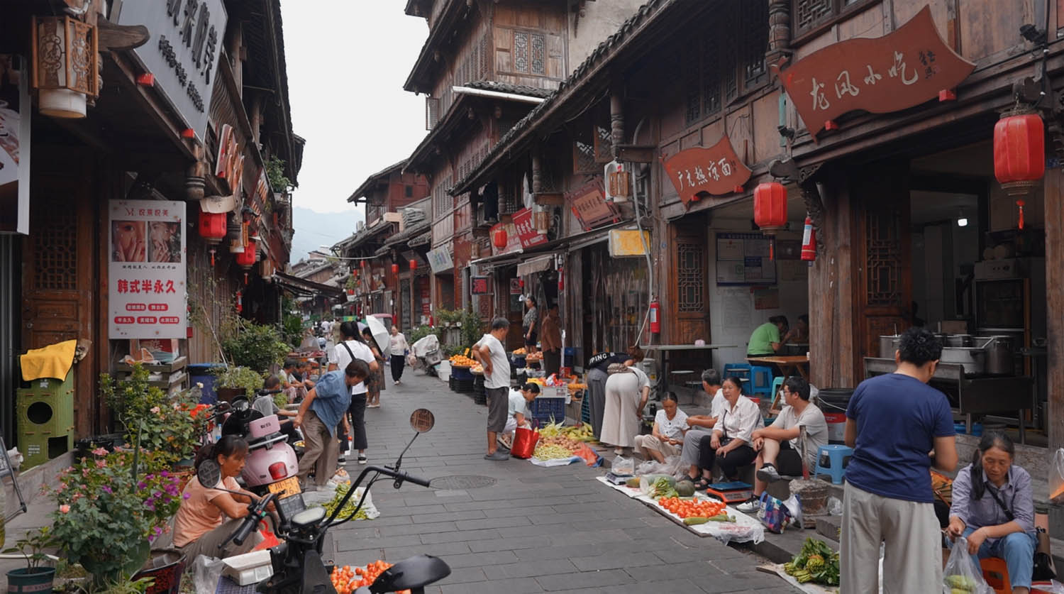 The morning market buzzes with vendors and shoppers along the streets in this Red Army heritage old town in Wangcang, northeastern Sichuan Province, on September 9, 2026. /CGTN