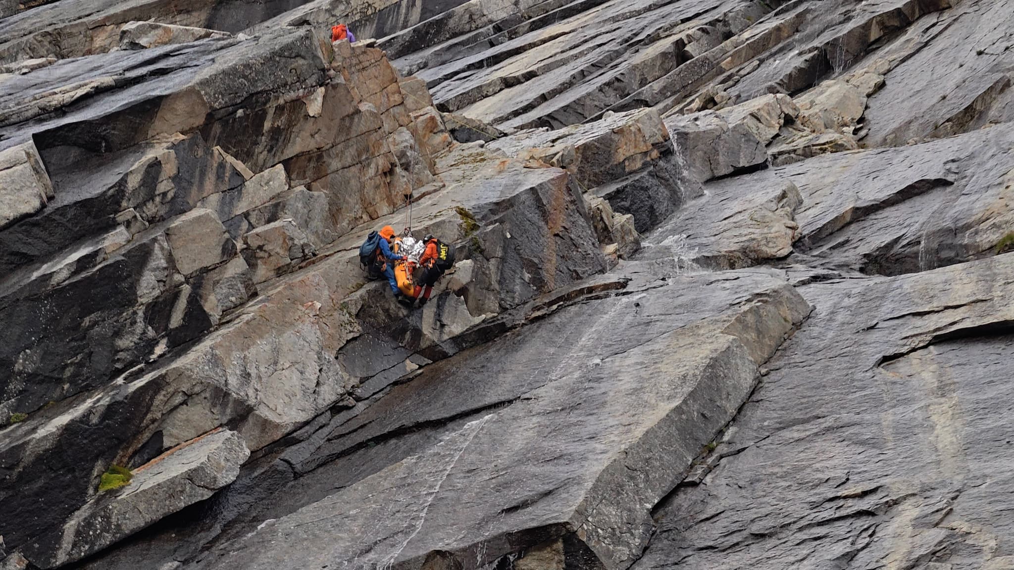Members of the Xiaojin County Red Cross Mountain Rescue Team rescue an injured climber from a cliff on Siguniang Mountain in Xiaojin County, Sichuan Province, September 7, 2025./Courtesy of Yu Qiang