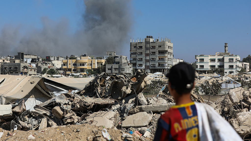 Smoke rises after the Israeli army bombs a building in al-Bureij Refugee Camp in the central Gaza Strip, September 8, 2026. /VCG