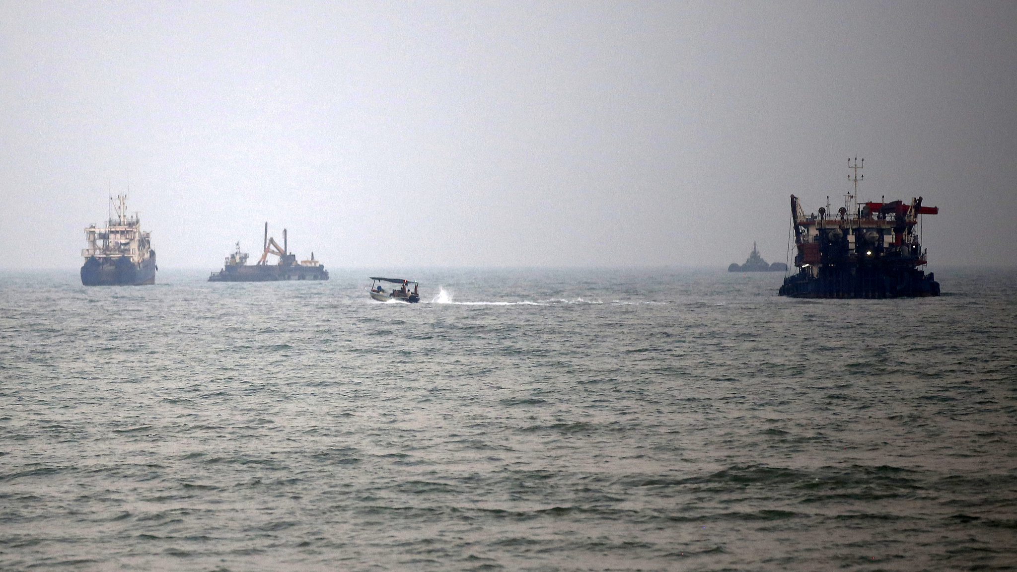 1 killed, 3 wounded as Iranian commercial ship hit in Hormuz Strait