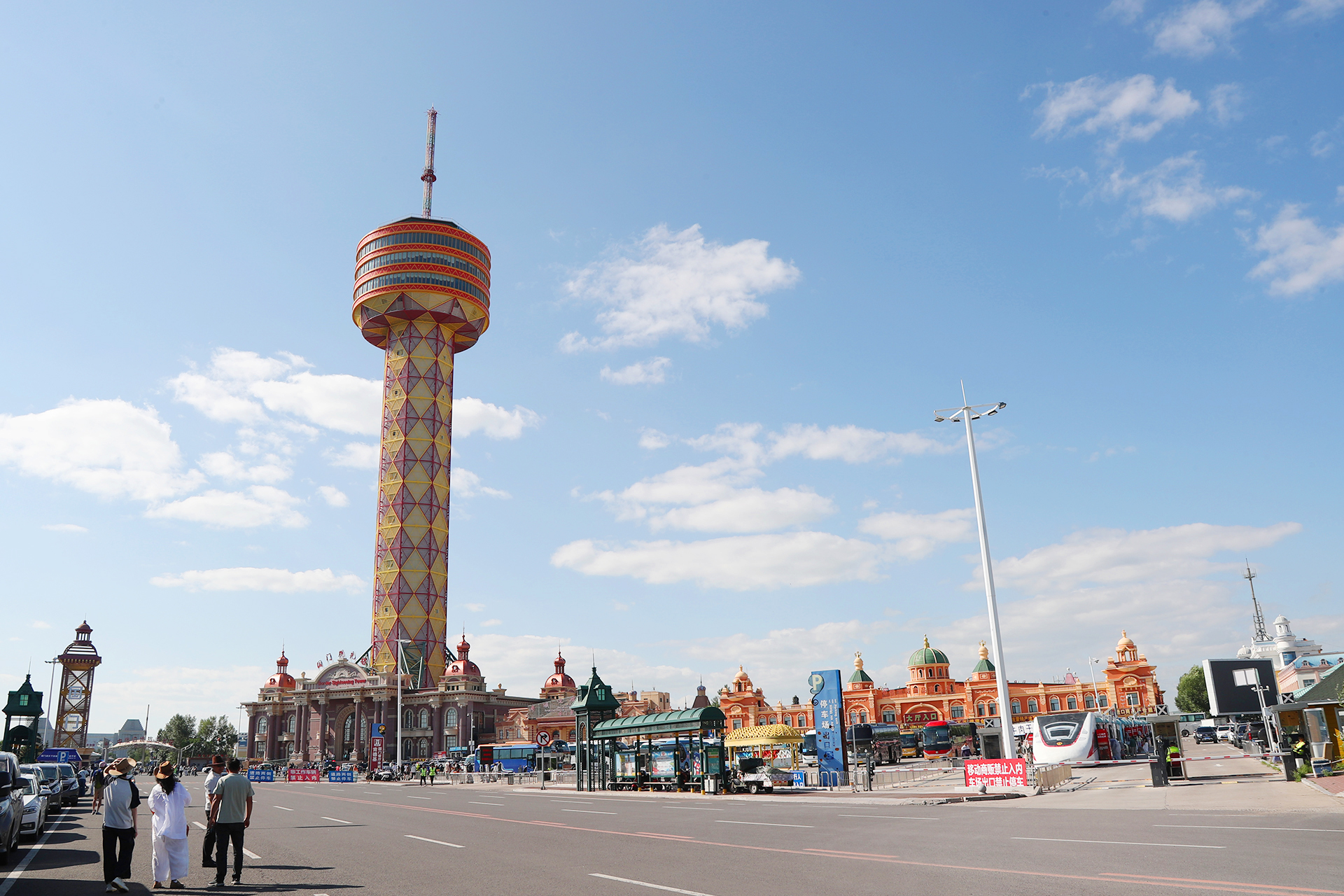 A view of the Pearl of the Northern Frontier Tower and its surroundings in Manzhouli, Hulunbuir, Inner Mongolia. /CGTN
