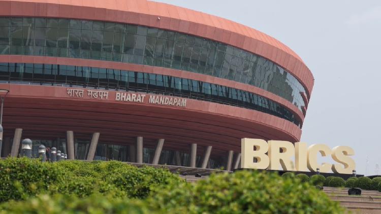 President Xi attends Session II of 18th BRICS Summit