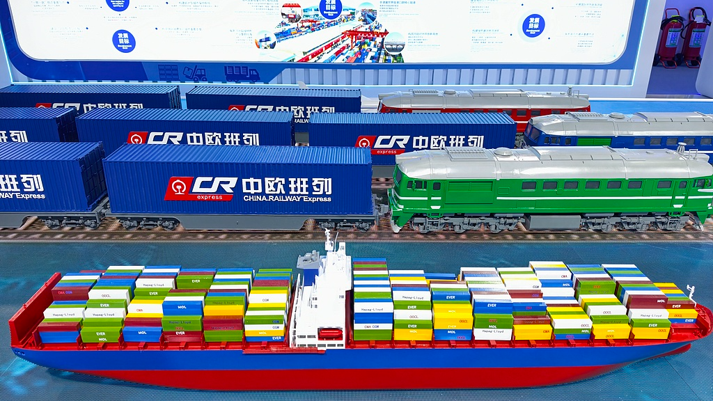 The transport and business services exhibition area of the CIFTIS sets up a 