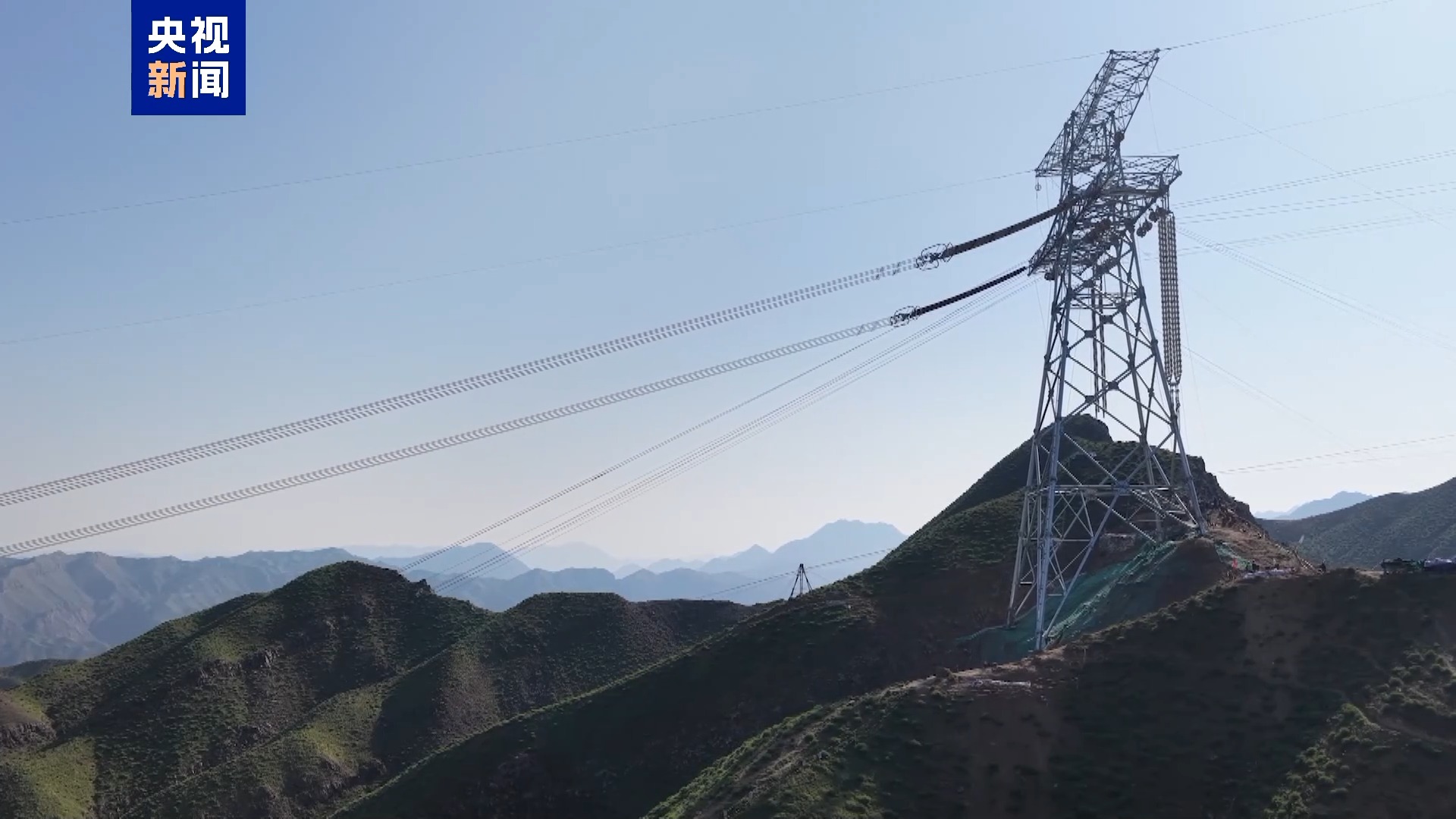 The Gansu-Zhejiang ±800-kilovolt ultra-high-voltage direct-current power transmission project completes cable installation across the Yellow River, northwest China's Gansu Province, September 14, 2026. /CMG