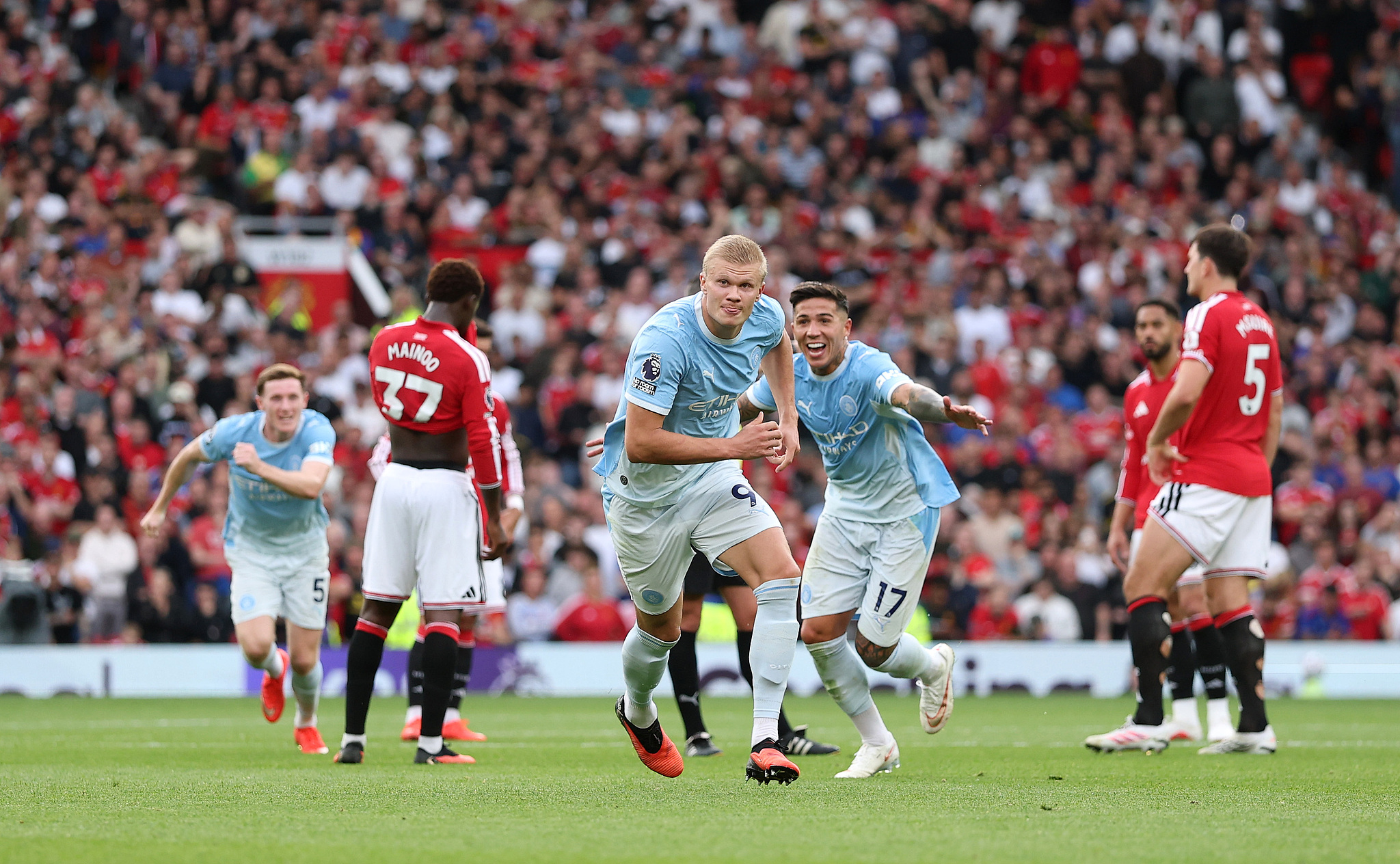 Erling Haaland (C) of Manchester City celebrates scoring his team’s winning goal during their Premier League match against Manchester United at Old Trafford in Manchester, England, September 13, 2026. /VCG