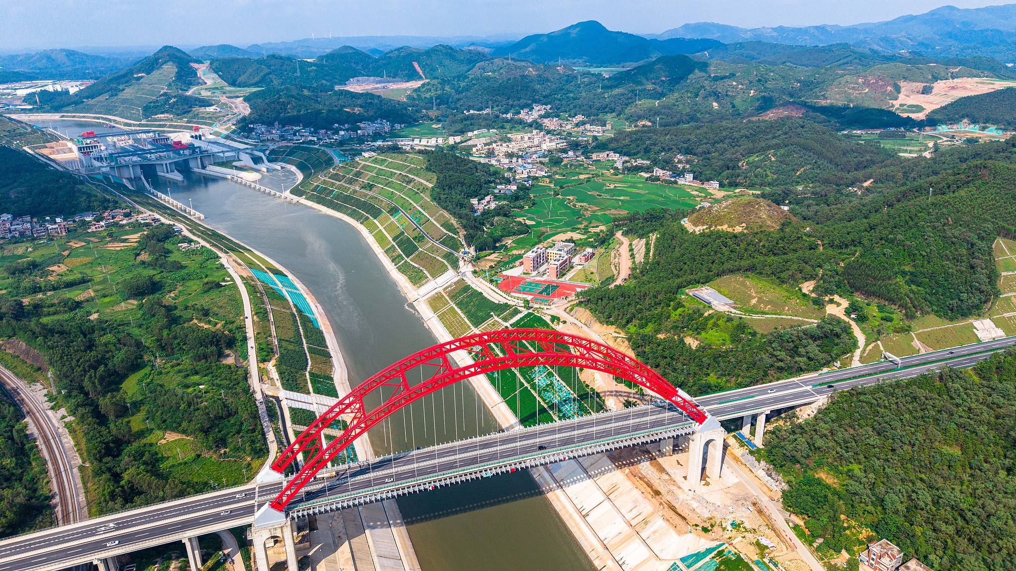 Aerial view of the Madao hub of the Pinglu Canal in Lingshan County, south China's Guangxi Zhuang Autonomous Region, August 17, 2026. /VCG