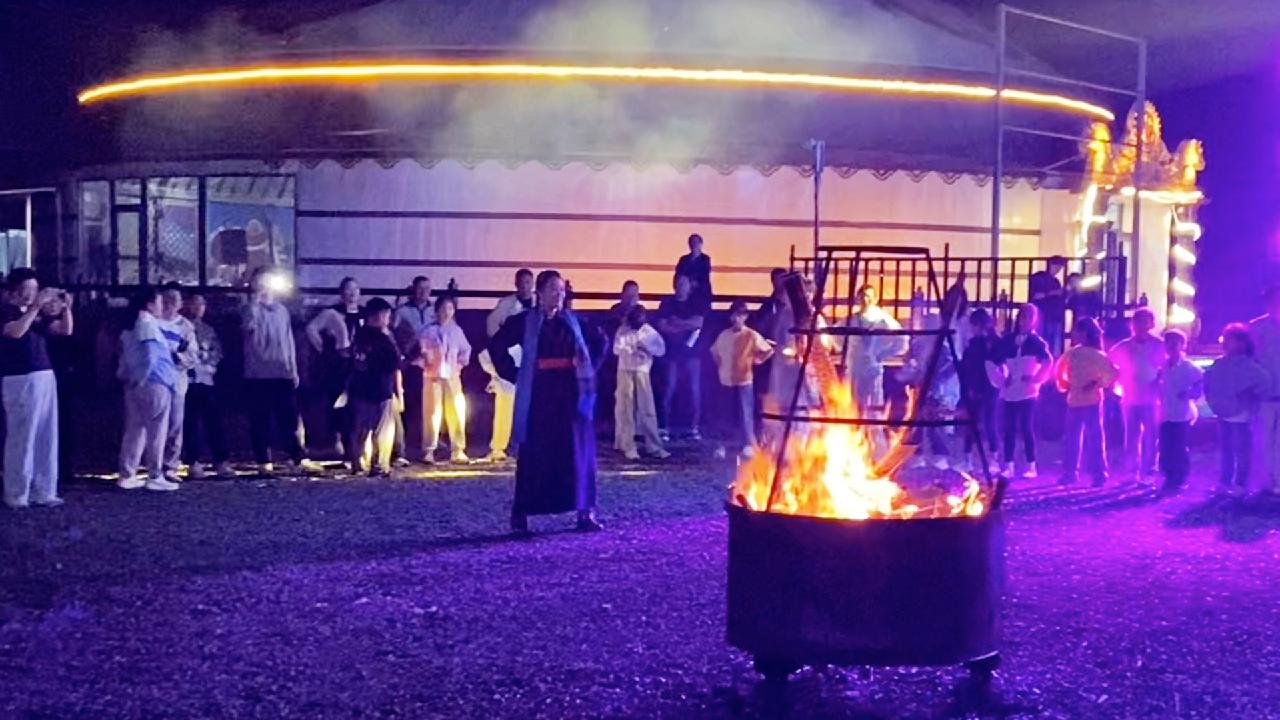 Bonfire party ignites the night on the Hulunbuir Grasslands