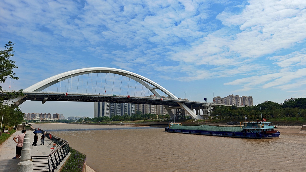 Scenery along the urban section of the Pinglu Canal in Qinzhou, south China's Guangxi Zhuang Autonomous Region, September 12, 2026. /VCG