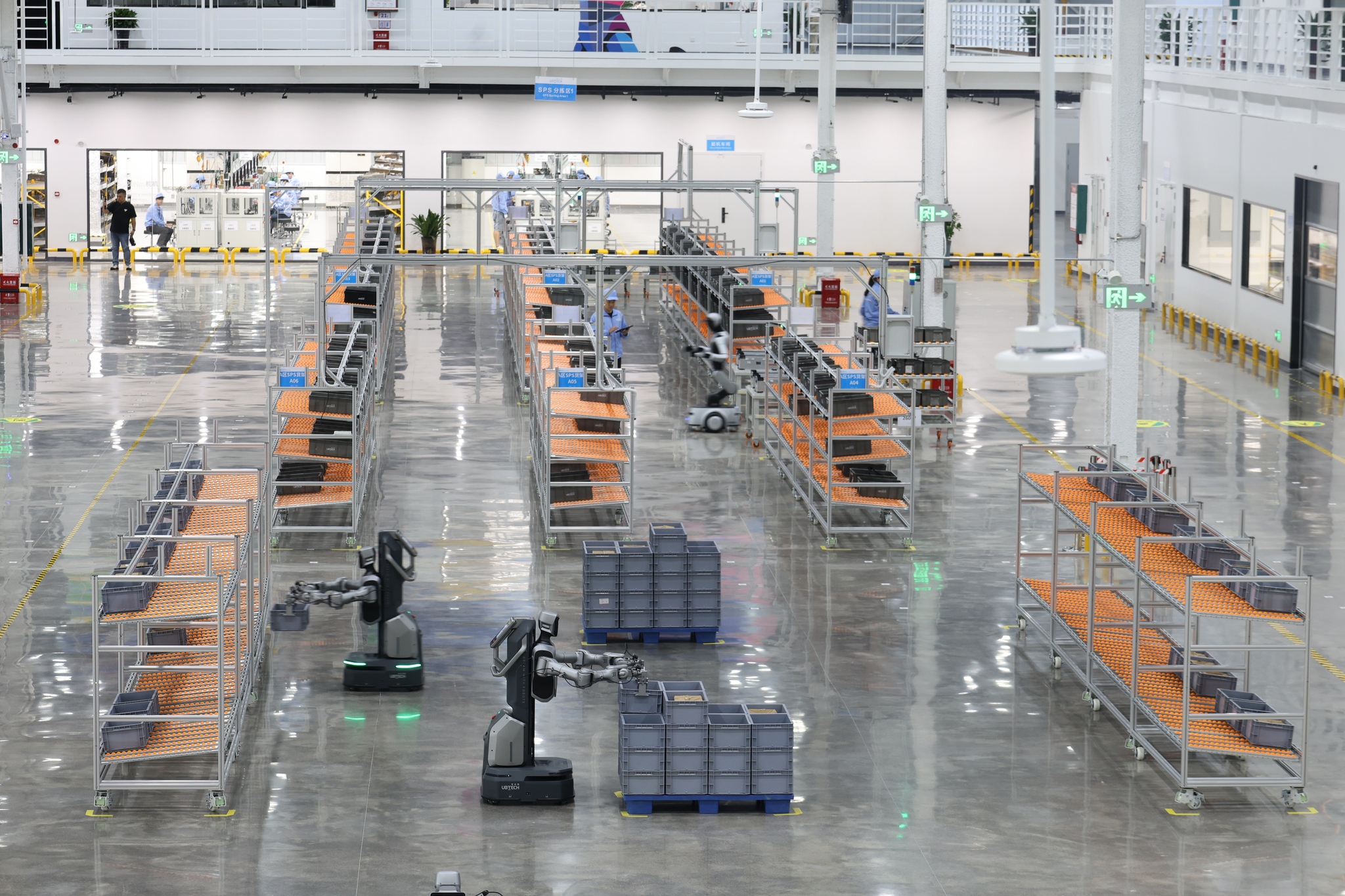 Industrial humanoid robots operate in a super intelligent factory in Liuzhou, Guangxi Zhuang Autonomous Region, September 12, 2026. /VCG
