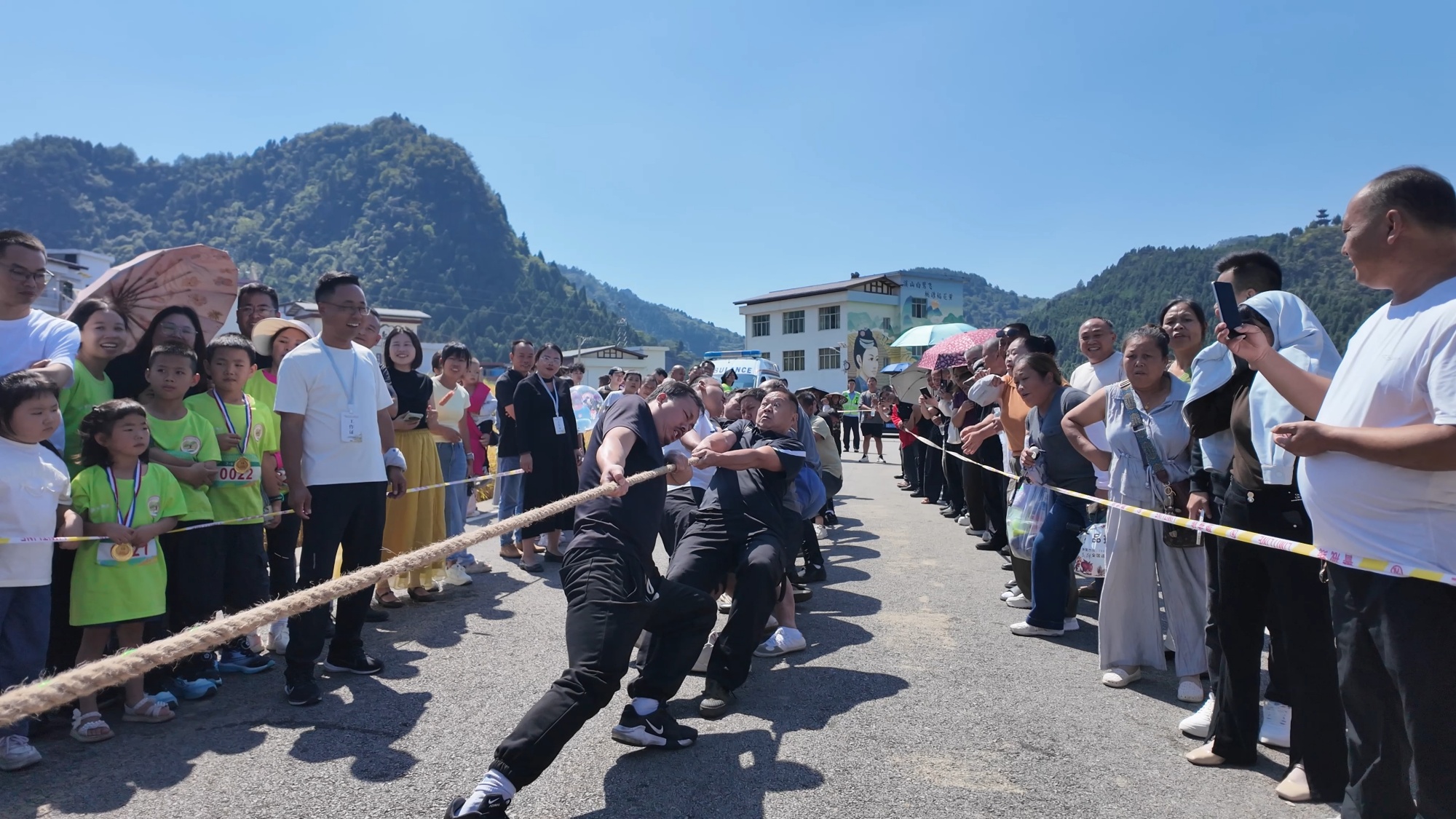 The 9th annual rice harvest opening ceremony of Guojiawan Village is held in Yuping Dong Autonomous County, southwest China's Guizhou Province on September 12, 2026. /Tongren Media Convergence Center
