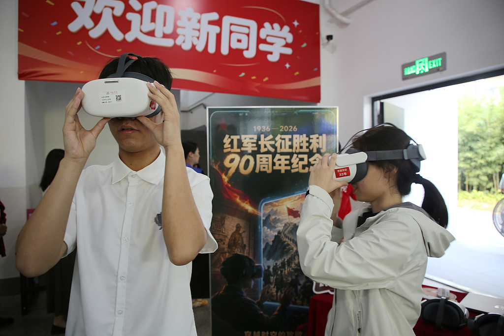 People use VR headsets to experience immersive scenes from the Long March in Changde City, central China's Hunan Province, September 12, 2026. /VCG