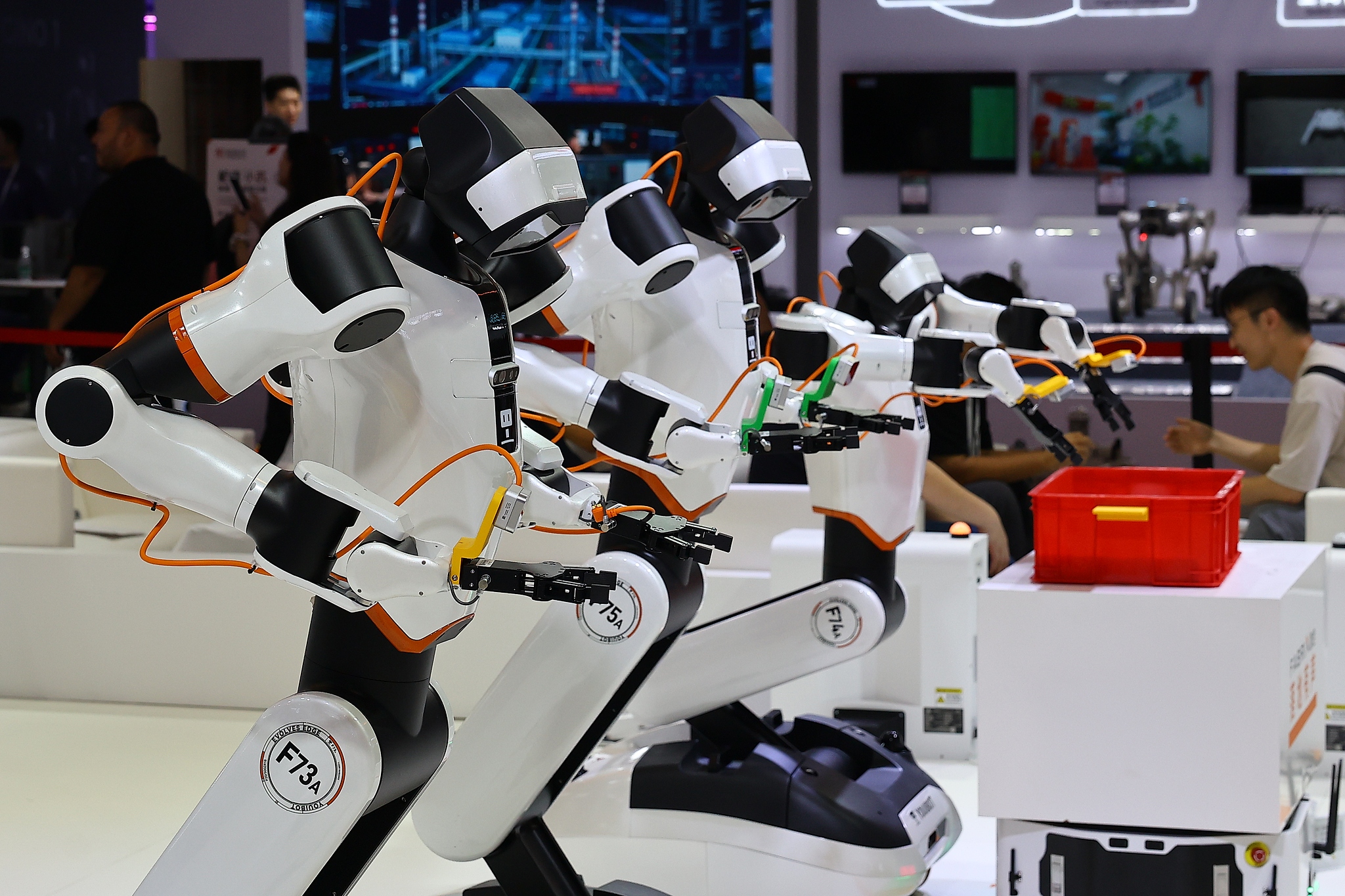 Humanoid robots on display at the 2026 World Artificial Intelligence Conference in Shanghai, China, July 19, 2026. /VCG