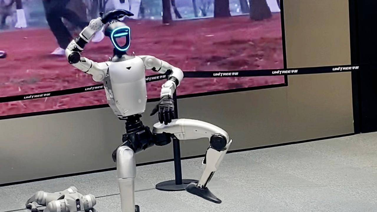 One robot, several dances