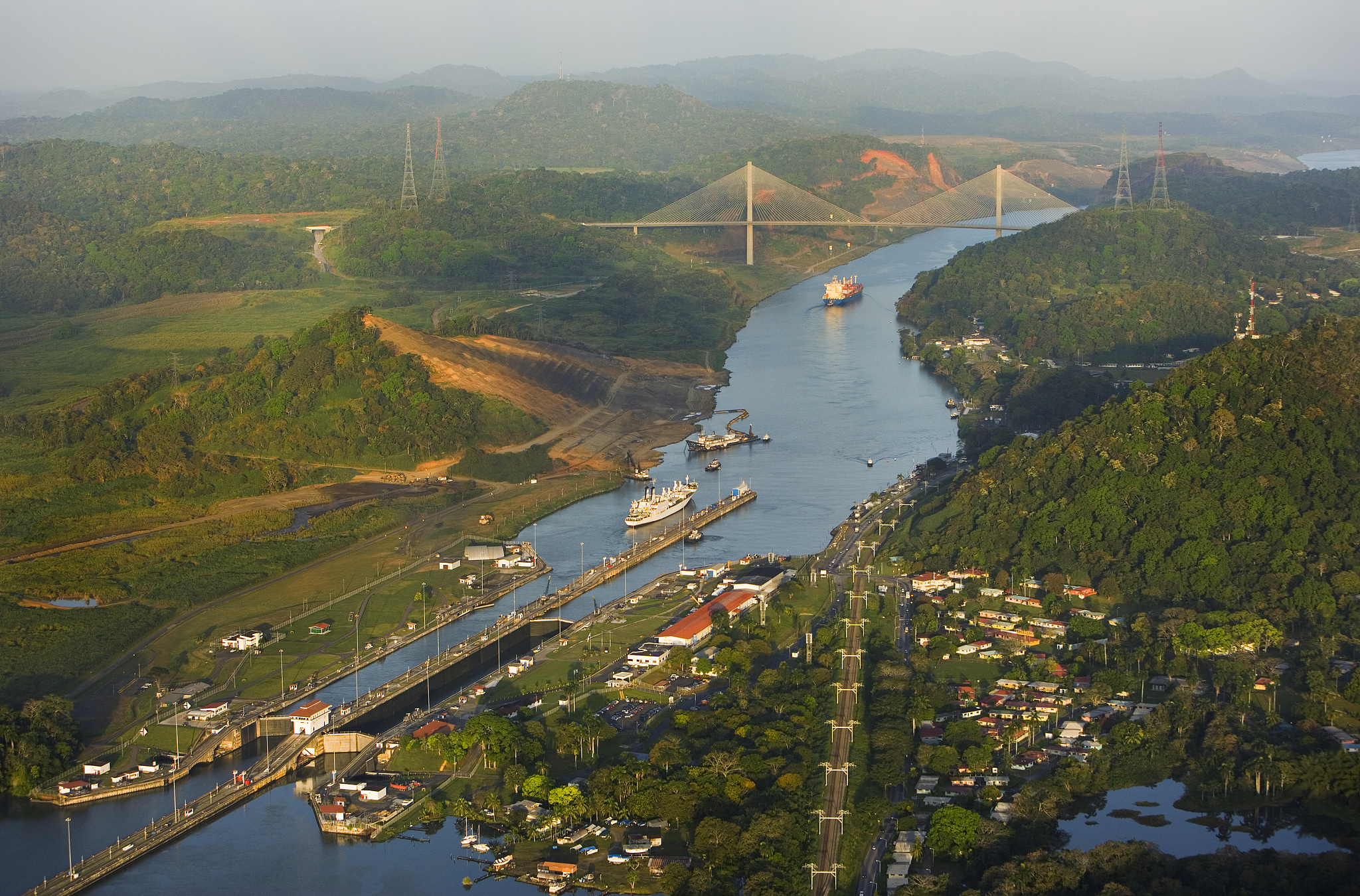 The Pedro Miguel Locks and Centennial Bridge over the Panama Canal, Panama. /VCG