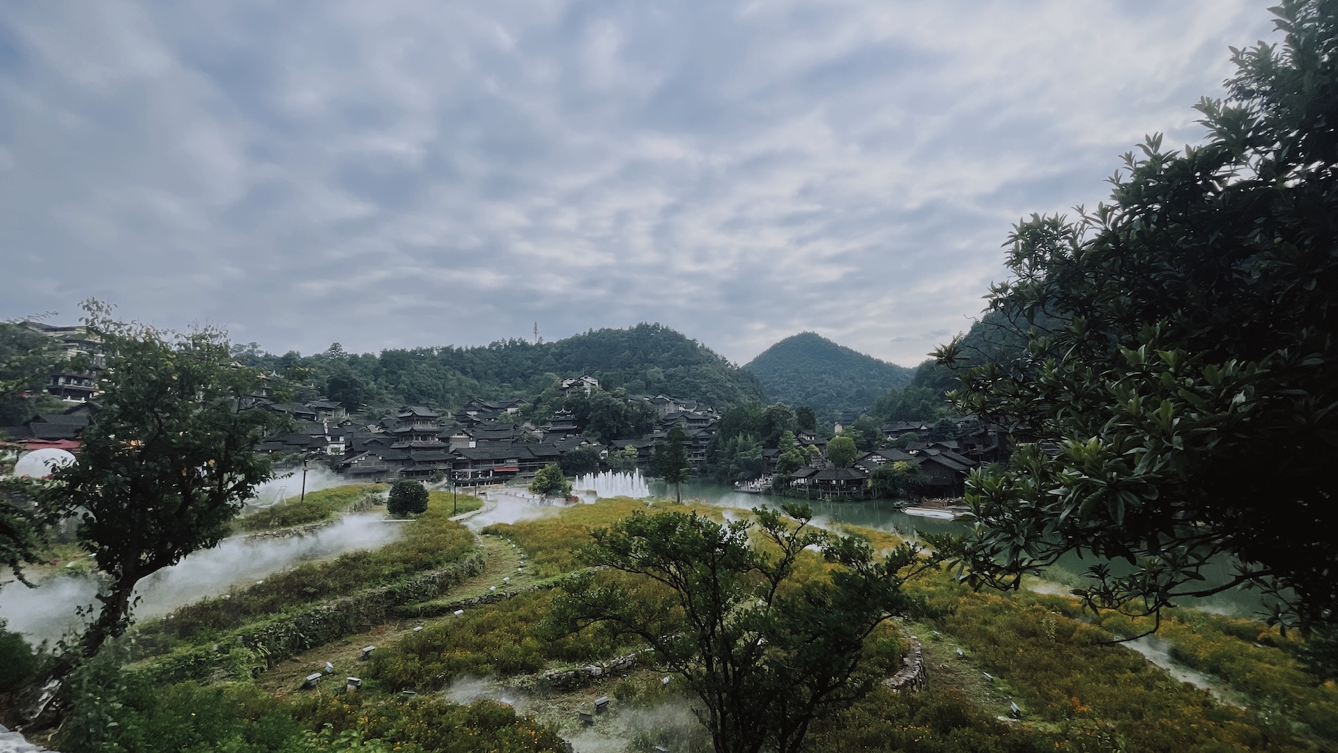 Scenery of Wujiang Village along the Wujiang River in Guizhou Province, China. /CGTN