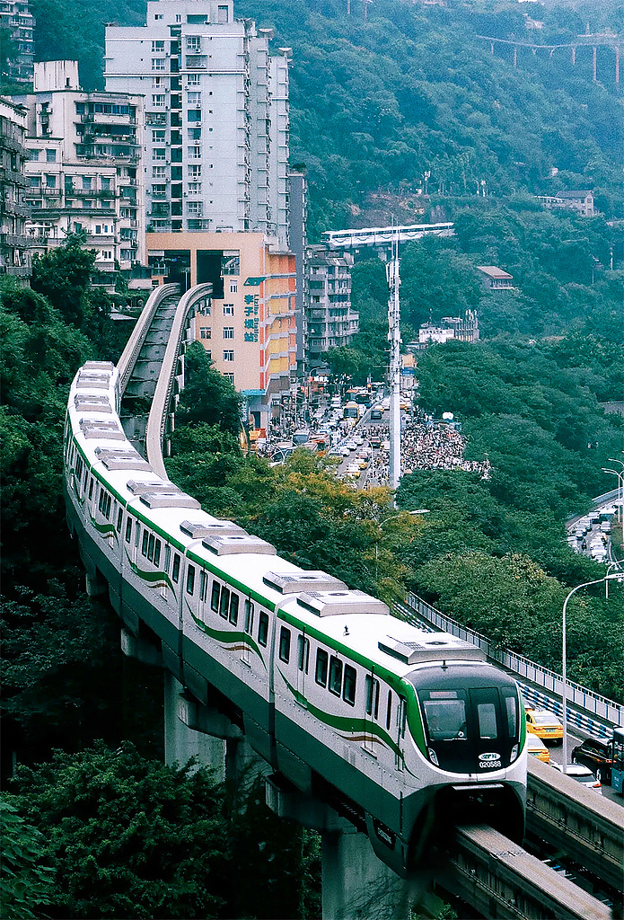 Spanning nearly 100 kilometers, the Chongqing Rail Transit is the world's longest monorail system. /VCG